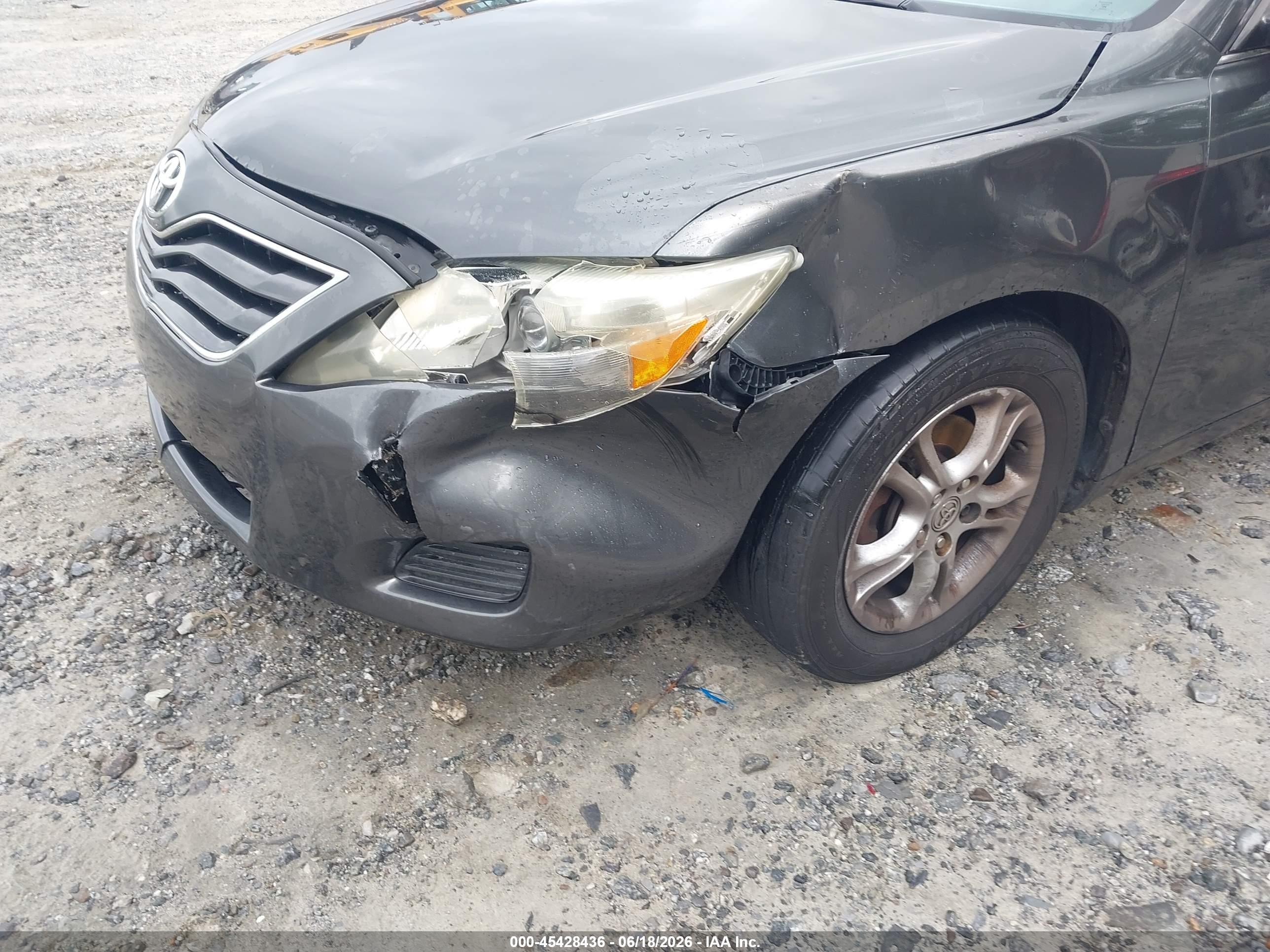 2011 Toyota Camry Le Gray vin: 4T1BF3EK4BU130244