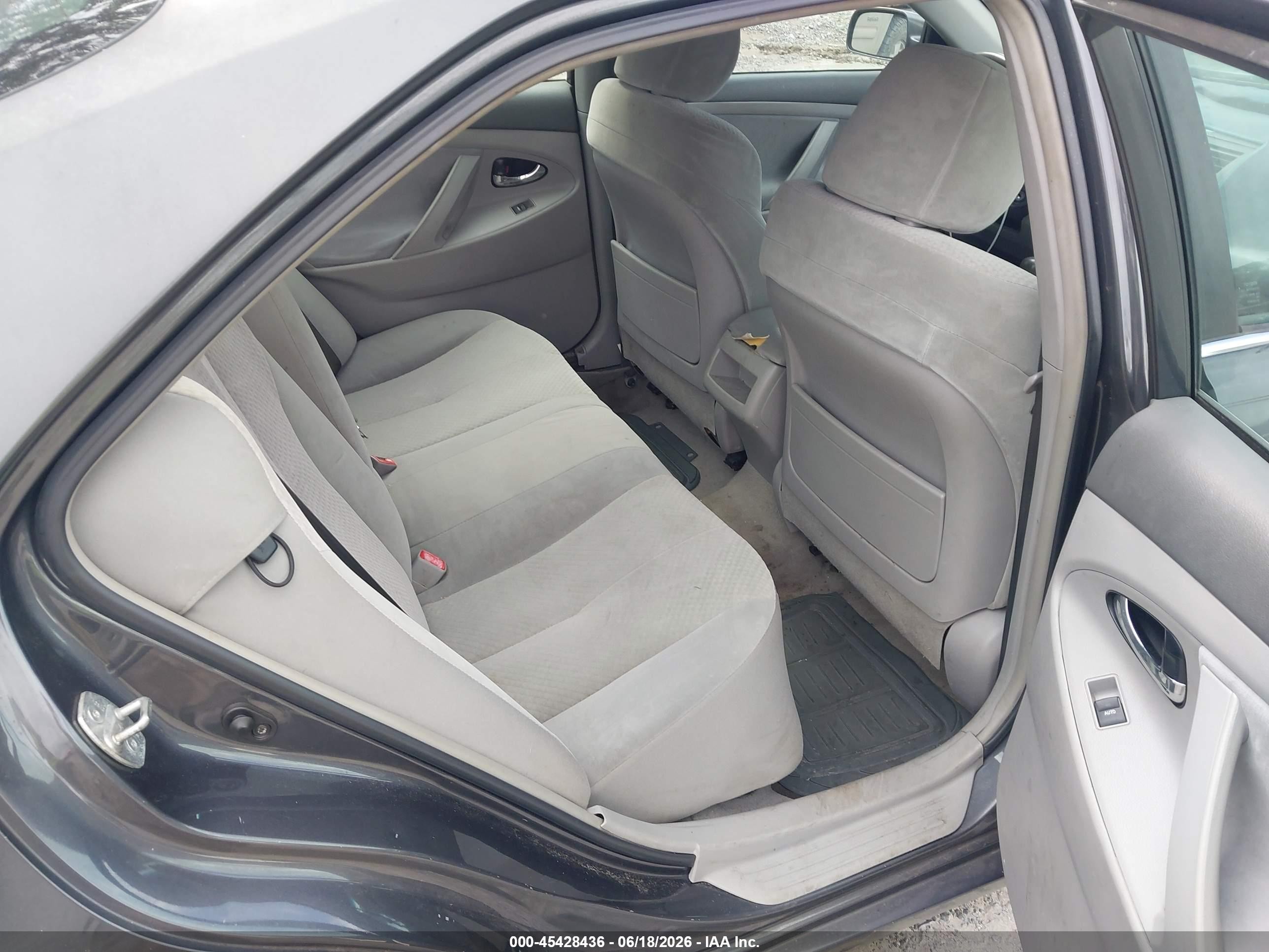 2011 Toyota Camry Le Gray vin: 4T1BF3EK4BU130244