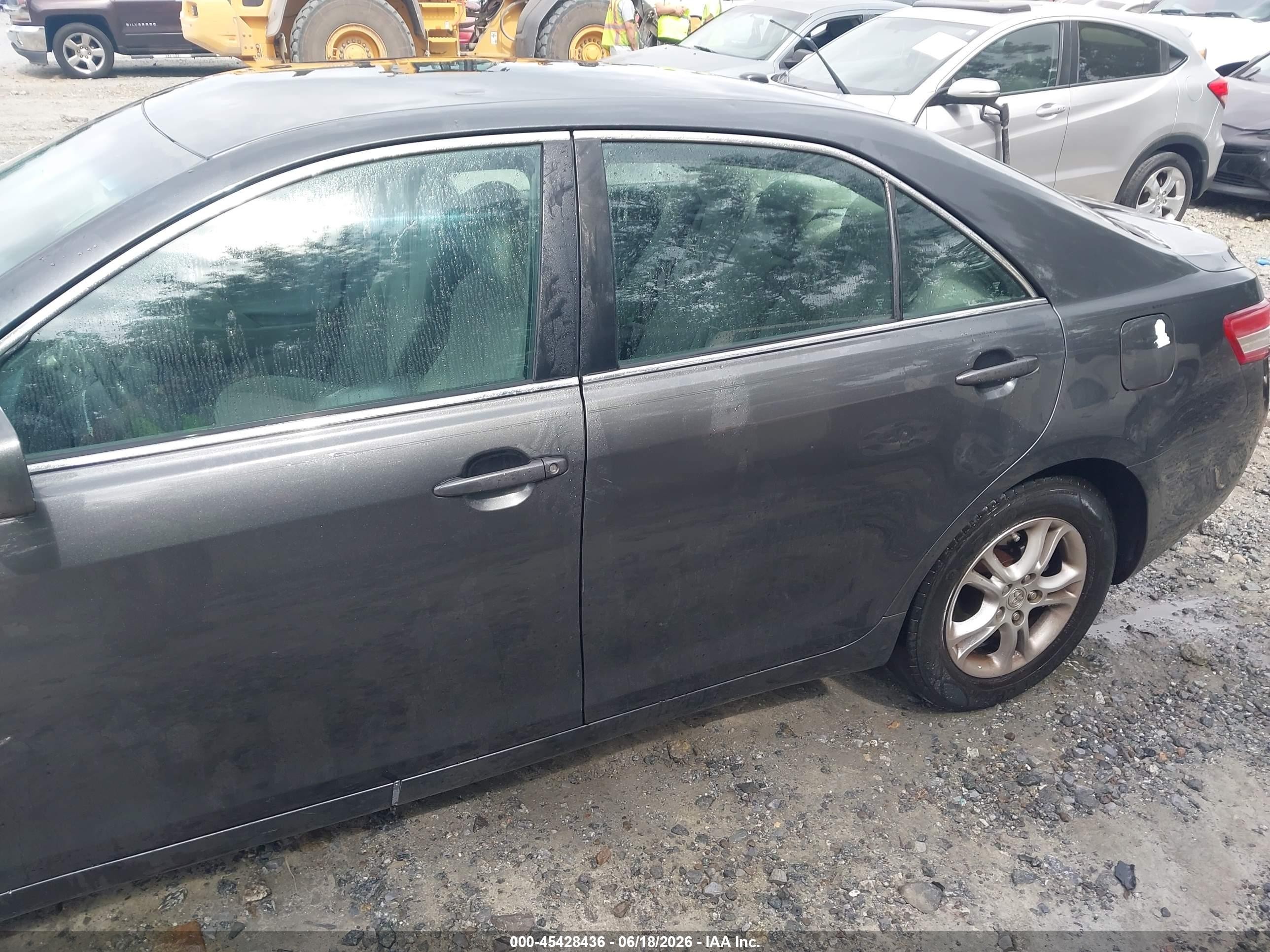 2011 Toyota Camry Le Gray vin: 4T1BF3EK4BU130244