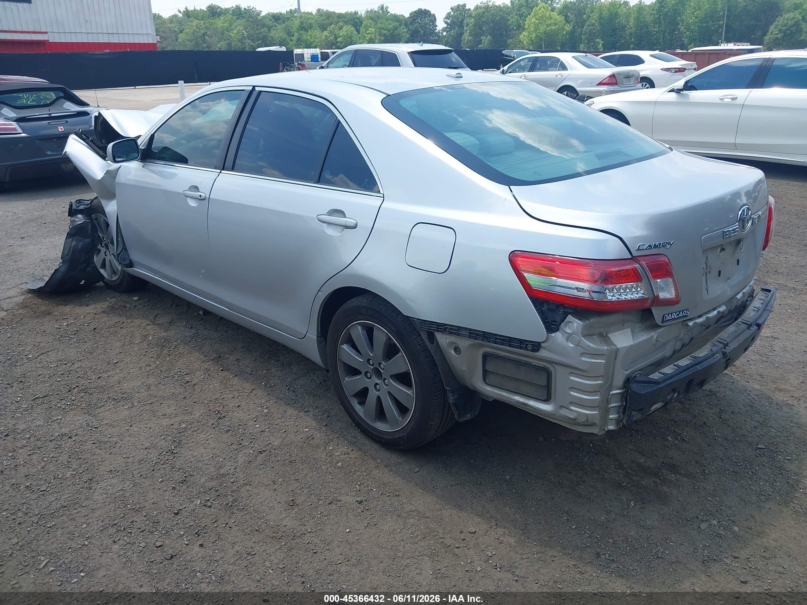 2011 Toyota Camry Le Silver vin: 4T1BF3EK4BU138165