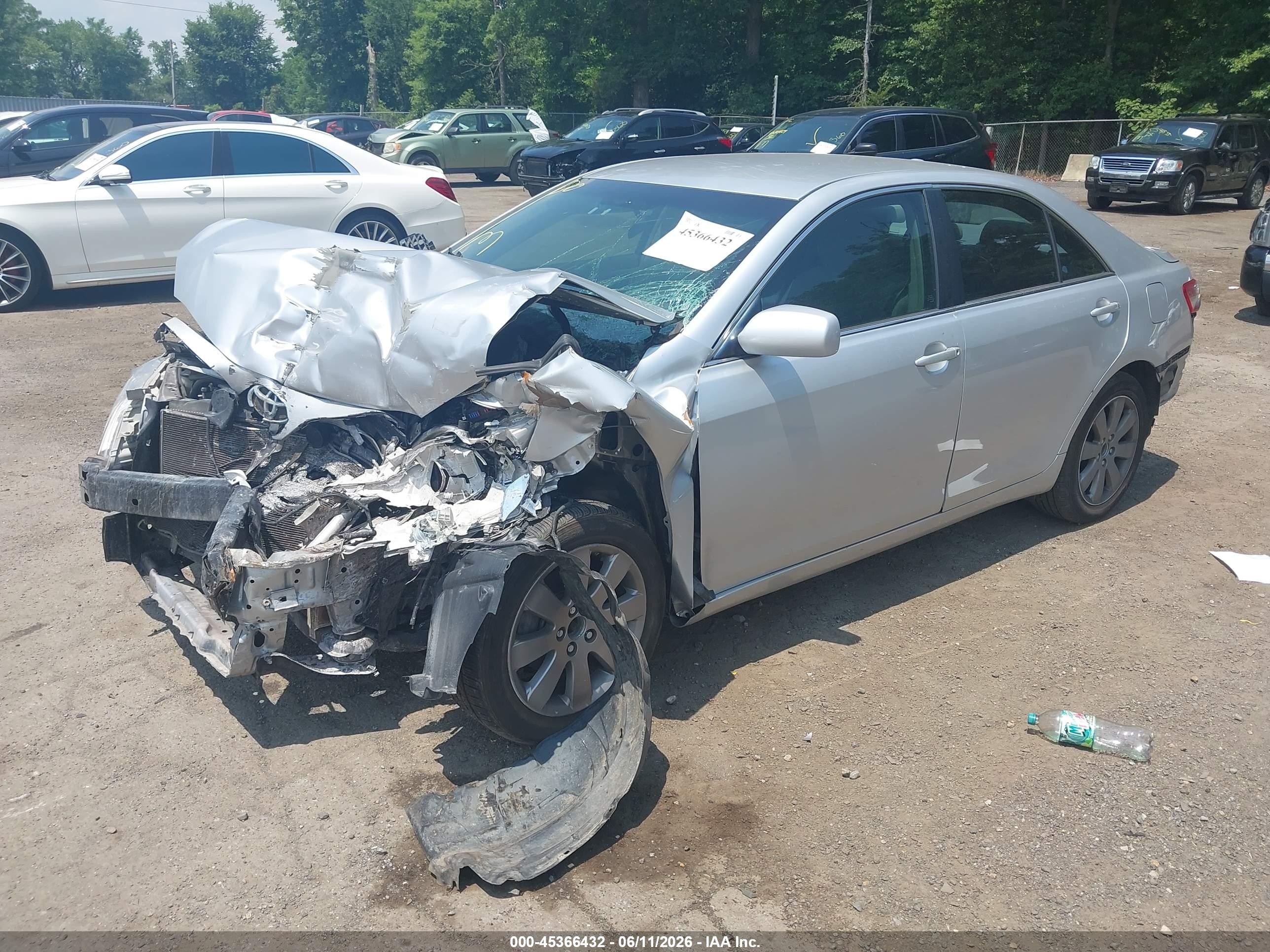 2011 Toyota Camry Le Silver vin: 4T1BF3EK4BU138165