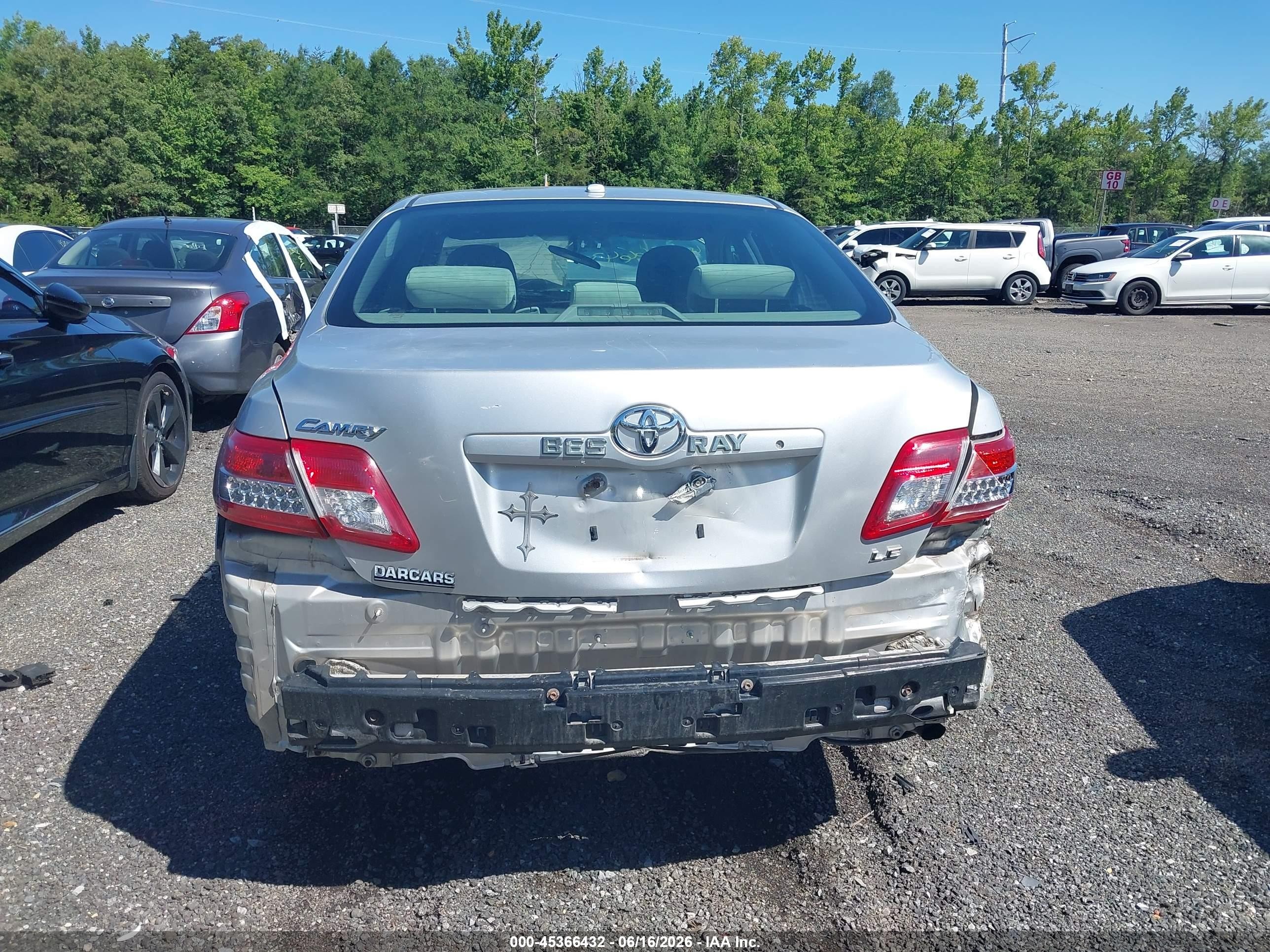 2011 Toyota Camry Le Silver vin: 4T1BF3EK4BU138165
