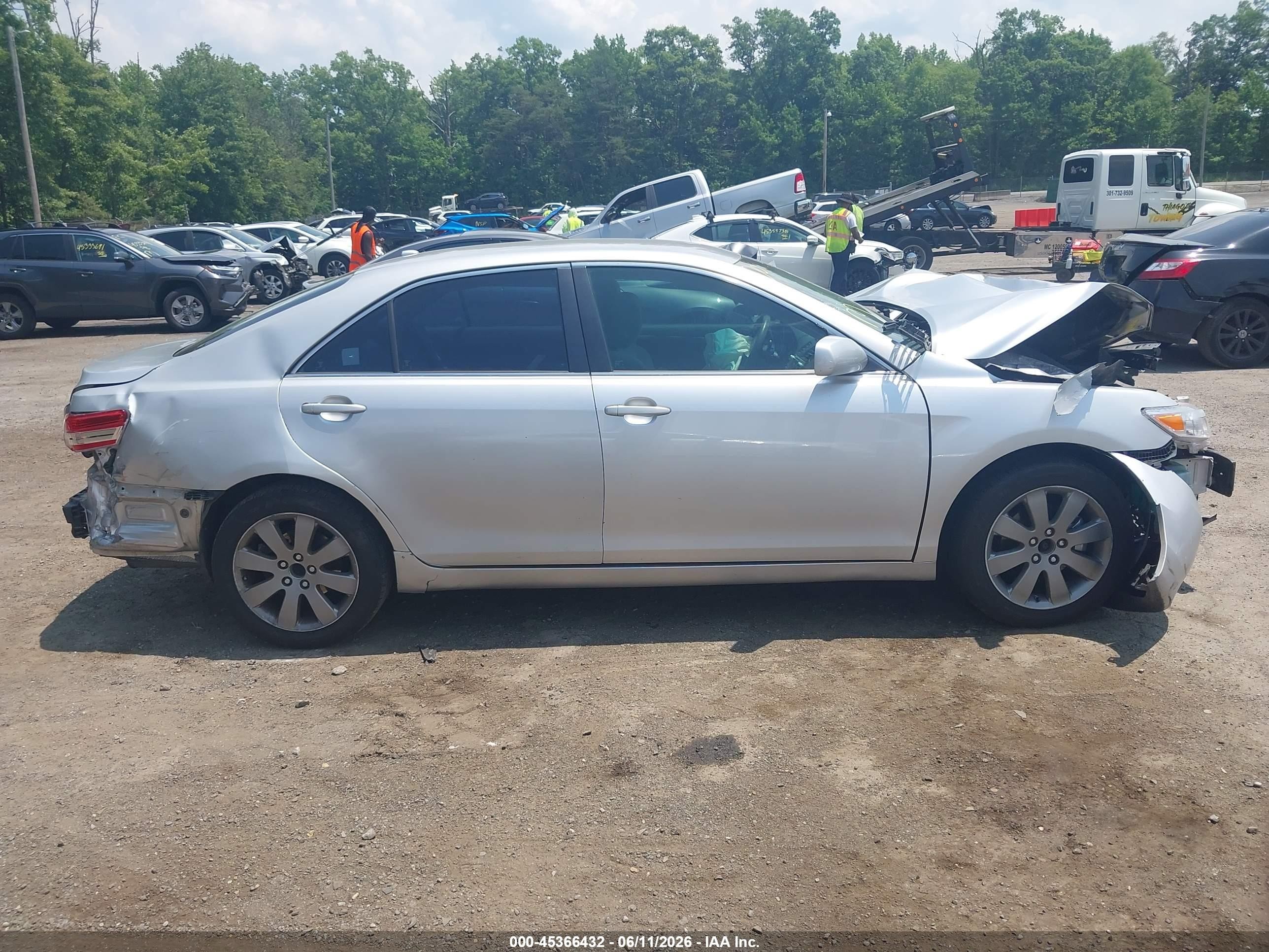 2011 Toyota Camry Le Silver vin: 4T1BF3EK4BU138165