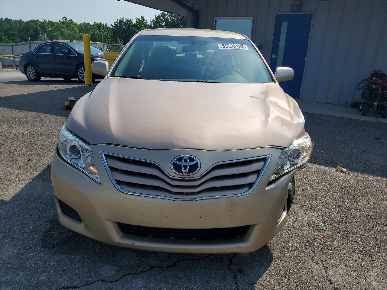 2011 Toyota Camry Gold vin: 4T1BF3EK4BU140384