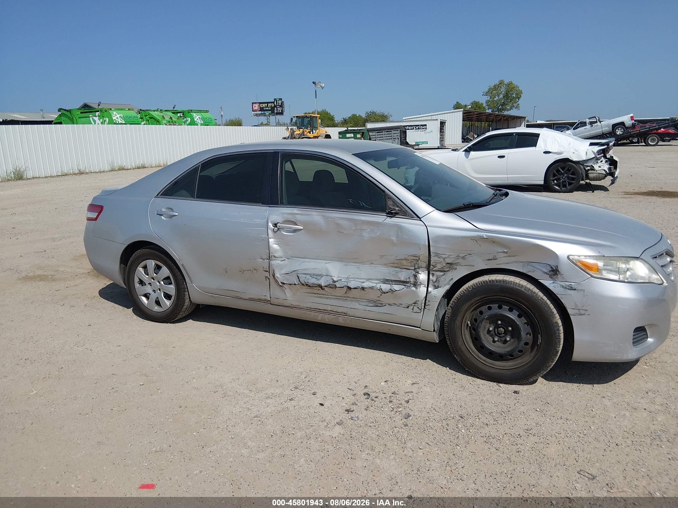 2011 Toyota Camry Le Серебряный vin: 4T1BF3EK4BU149036