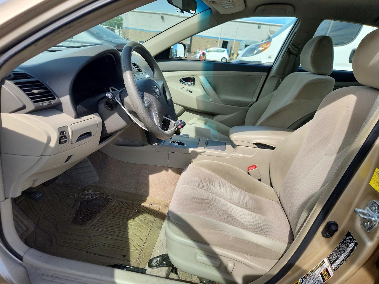 2011 Toyota Camry Le Gold vin: 4T1BF3EK4BU150459