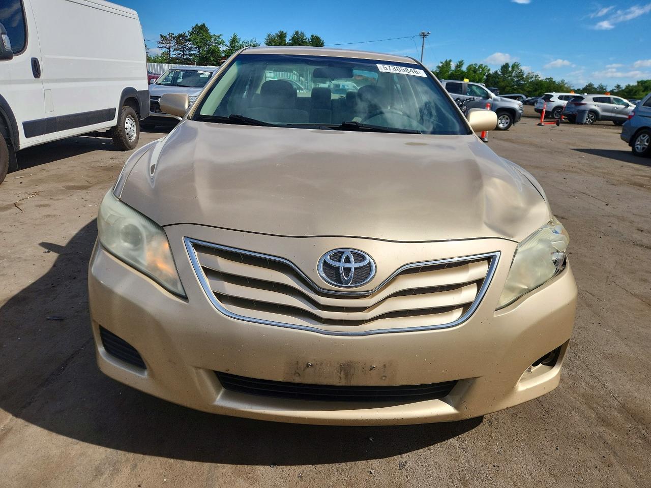 2011 Toyota Camry Le Gold vin: 4T1BF3EK4BU150459