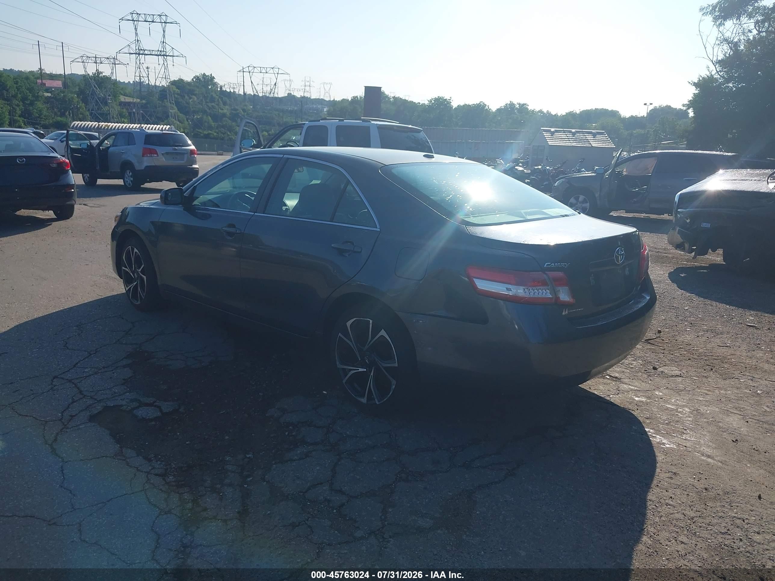2011 Toyota Camry Le Gray vin: 4T1BF3EK4BU153233