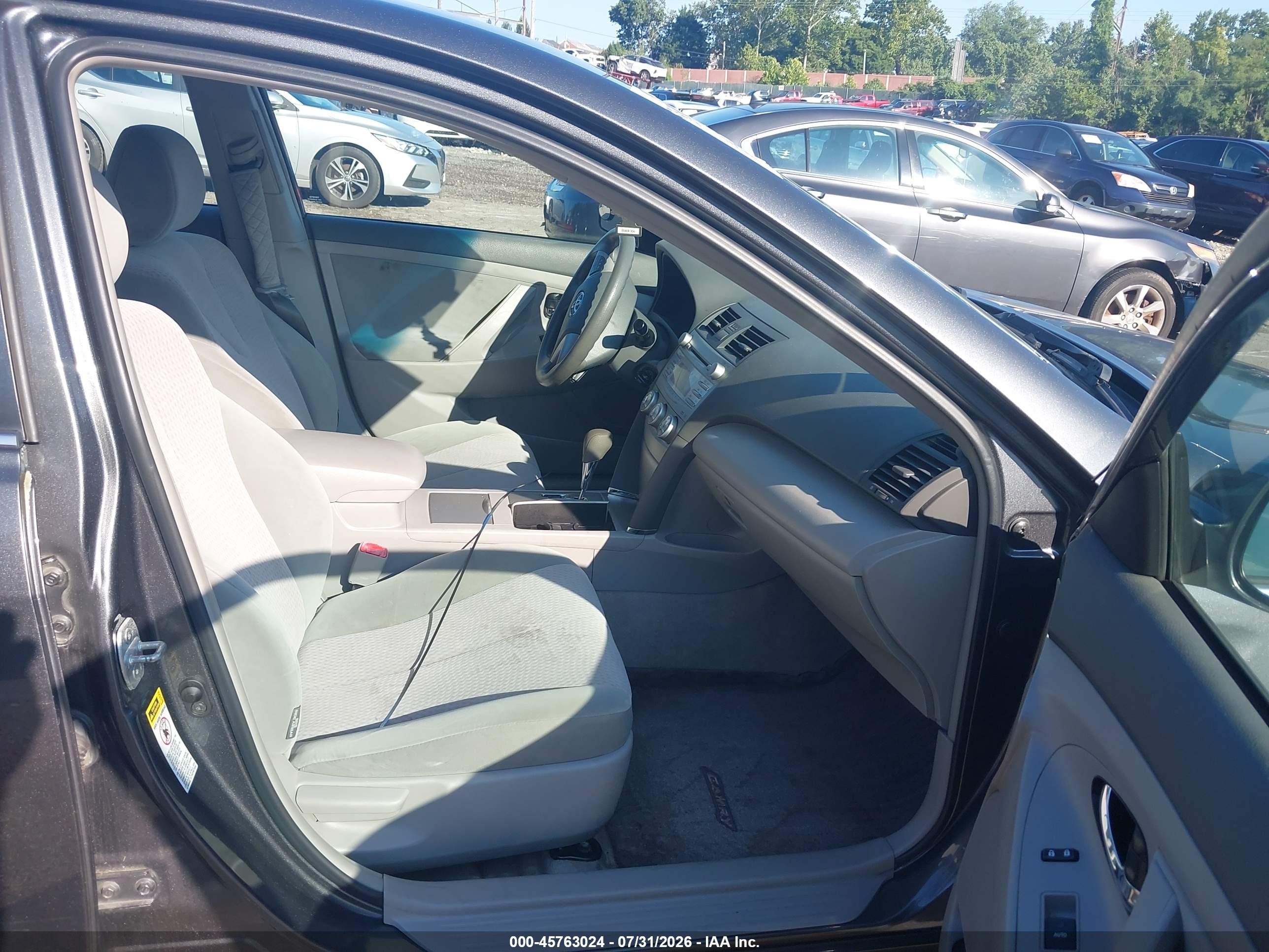2011 Toyota Camry Le Gray vin: 4T1BF3EK4BU153233
