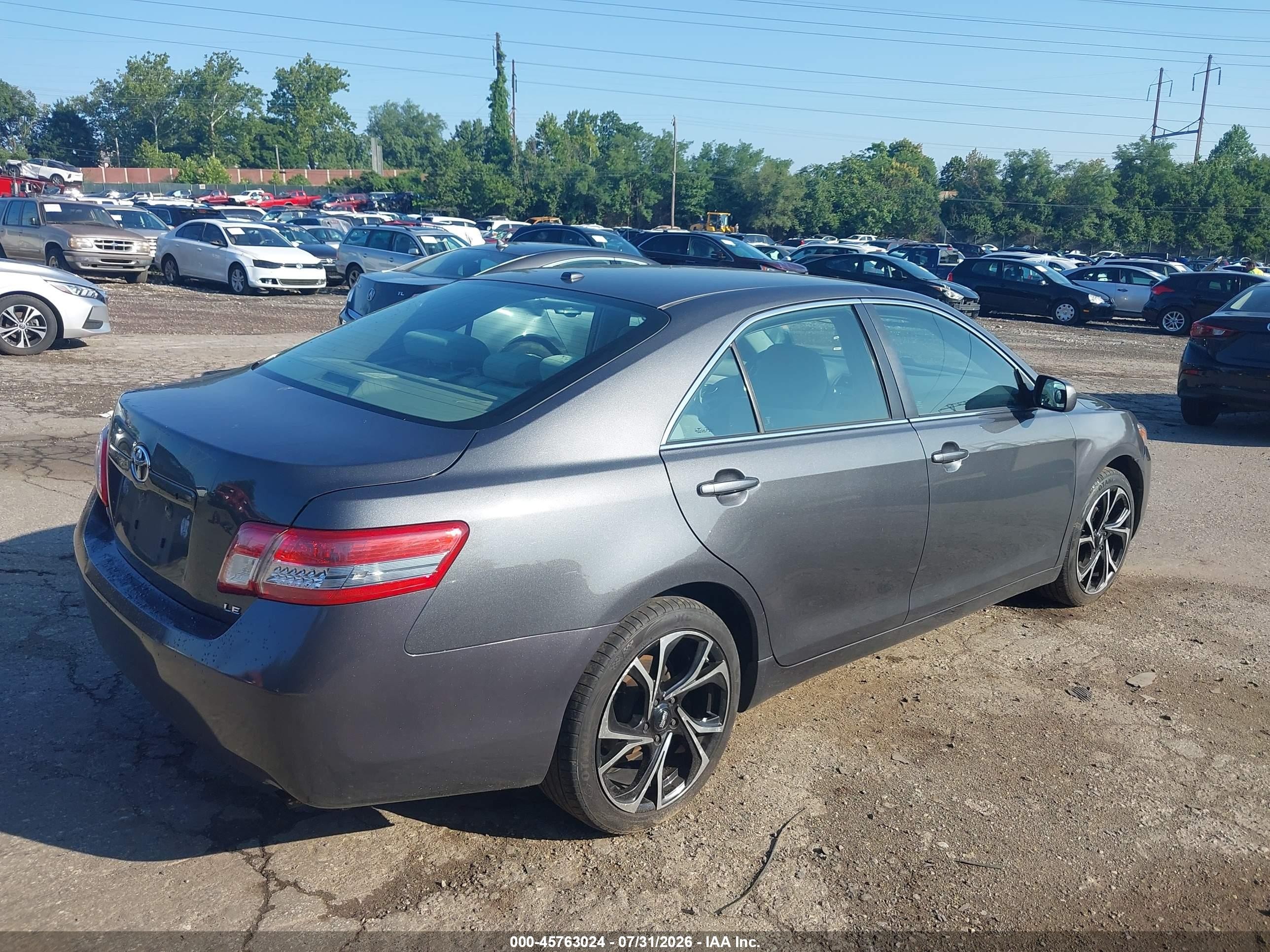 2011 Toyota Camry Le Gray vin: 4T1BF3EK4BU153233