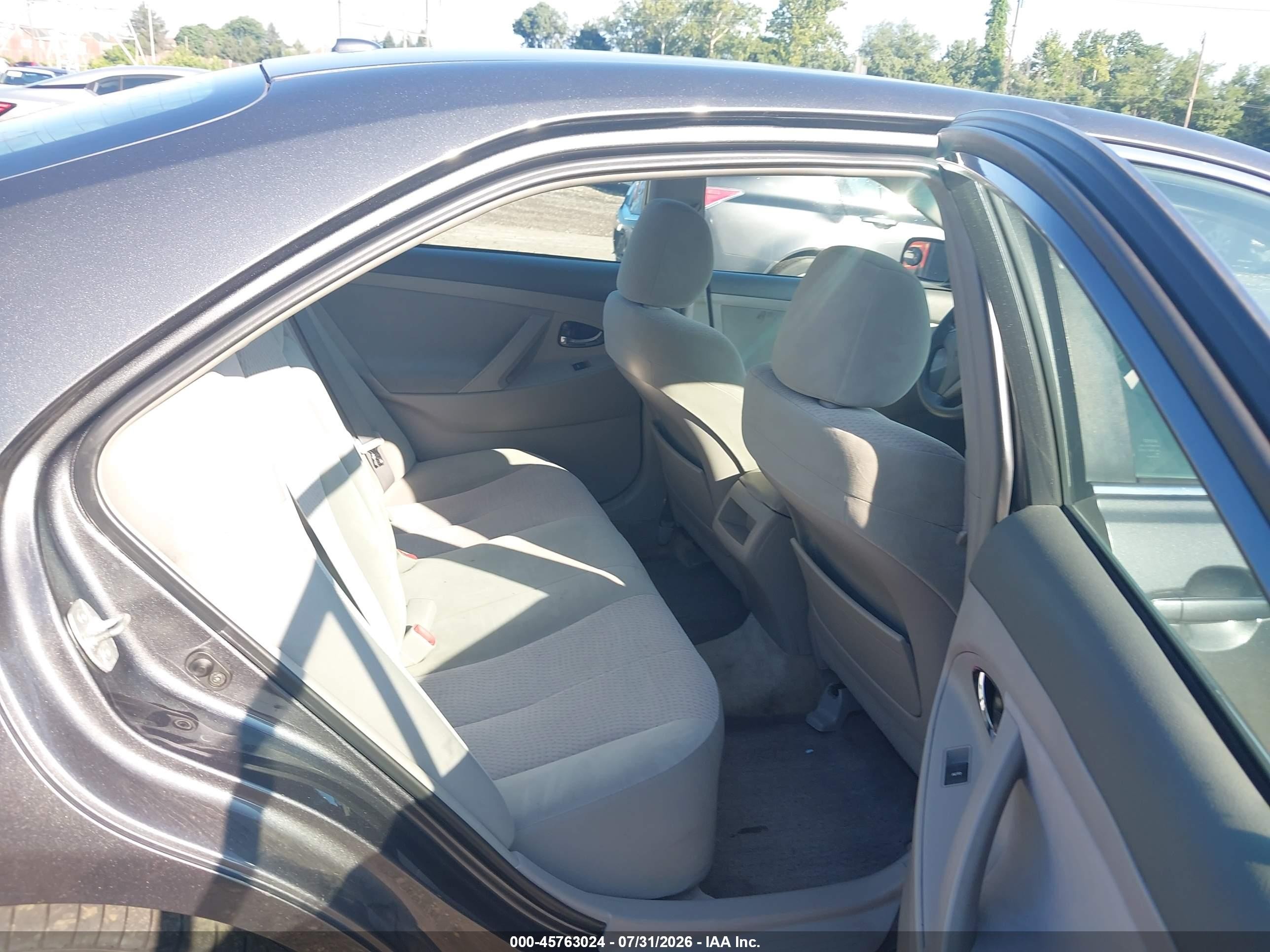 2011 Toyota Camry Le Gray vin: 4T1BF3EK4BU153233