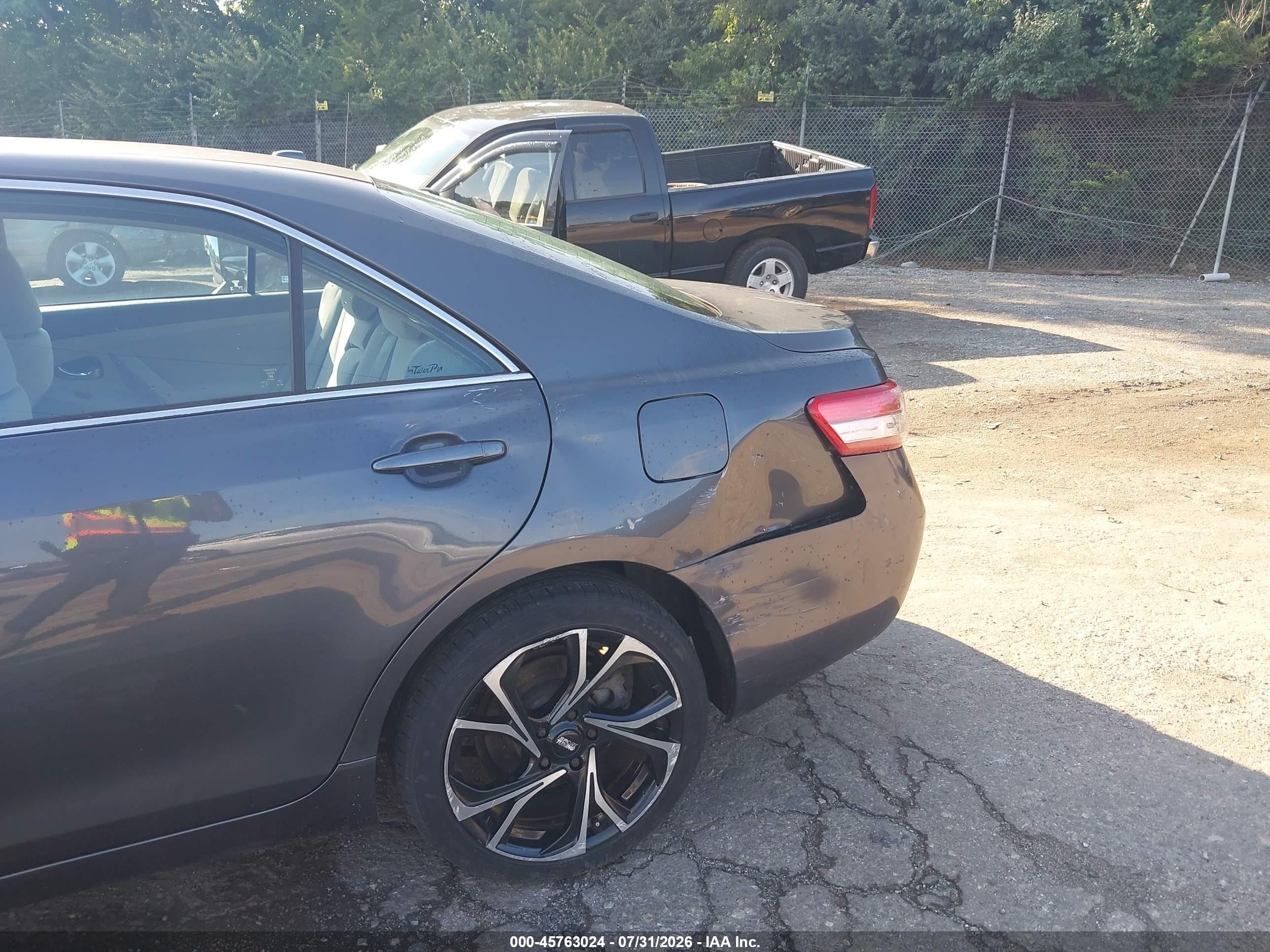 2011 Toyota Camry Le Gray vin: 4T1BF3EK4BU153233