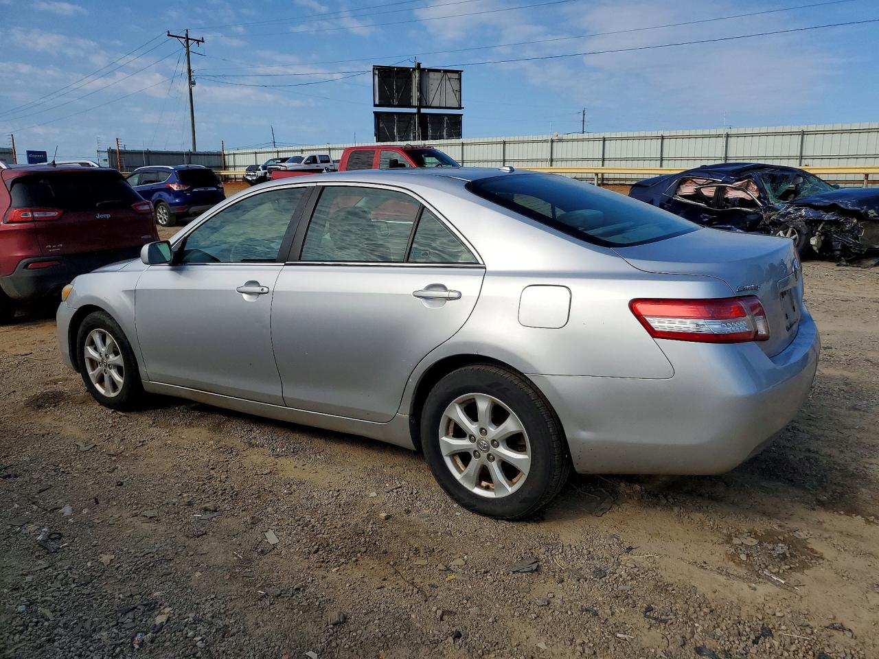 2011 Toyota Camry Le Silver vin: 4T1BF3EK4BU169173