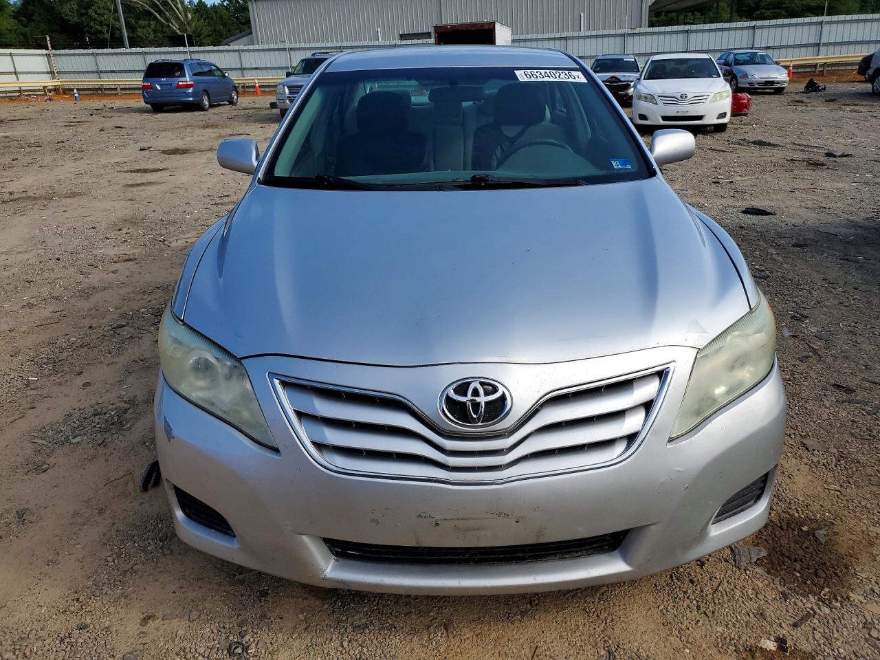 2011 Toyota Camry Le Silver vin: 4T1BF3EK4BU169173
