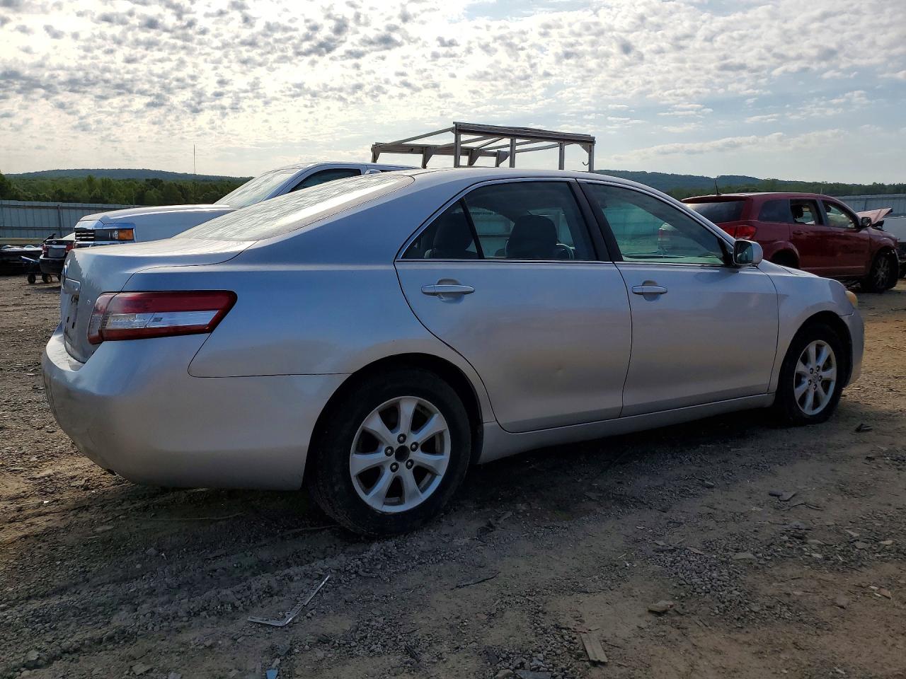 2011 Toyota Camry Le Silver vin: 4T1BF3EK4BU169173