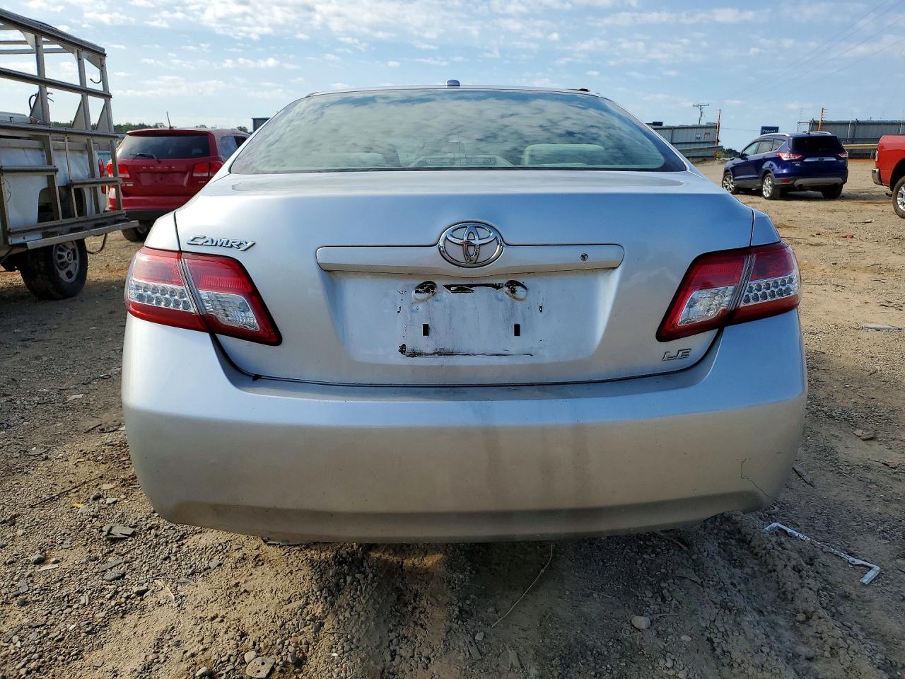 2011 Toyota Camry Le Silver vin: 4T1BF3EK4BU169173