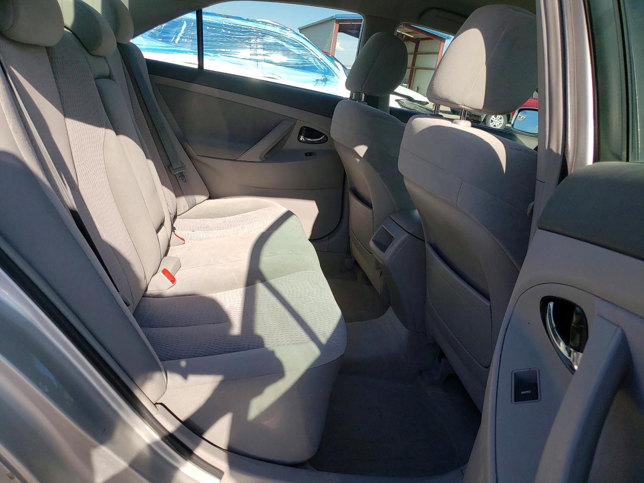 2011 Toyota Camry Le Silver vin: 4T1BF3EK4BU176009