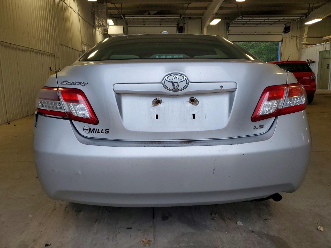 2011 Toyota Camry Le Silver vin: 4T1BF3EK4BU188550