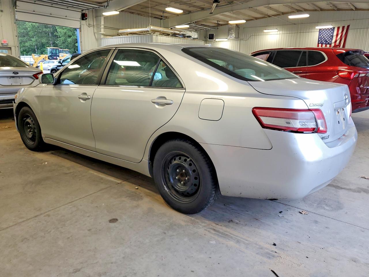 2011 Toyota Camry Le Silver vin: 4T1BF3EK4BU188550