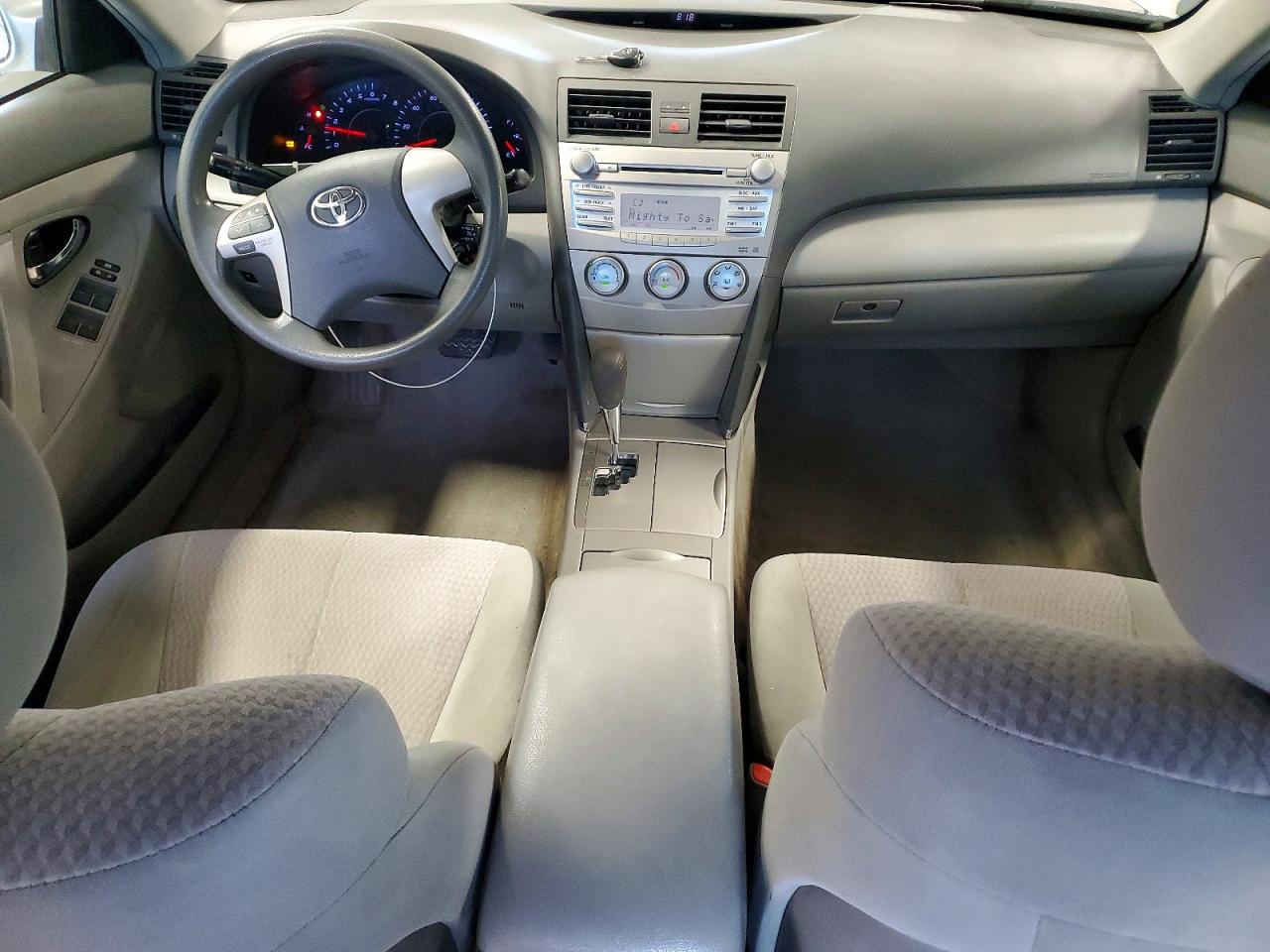 2011 Toyota Camry Le Silver vin: 4T1BF3EK4BU188550