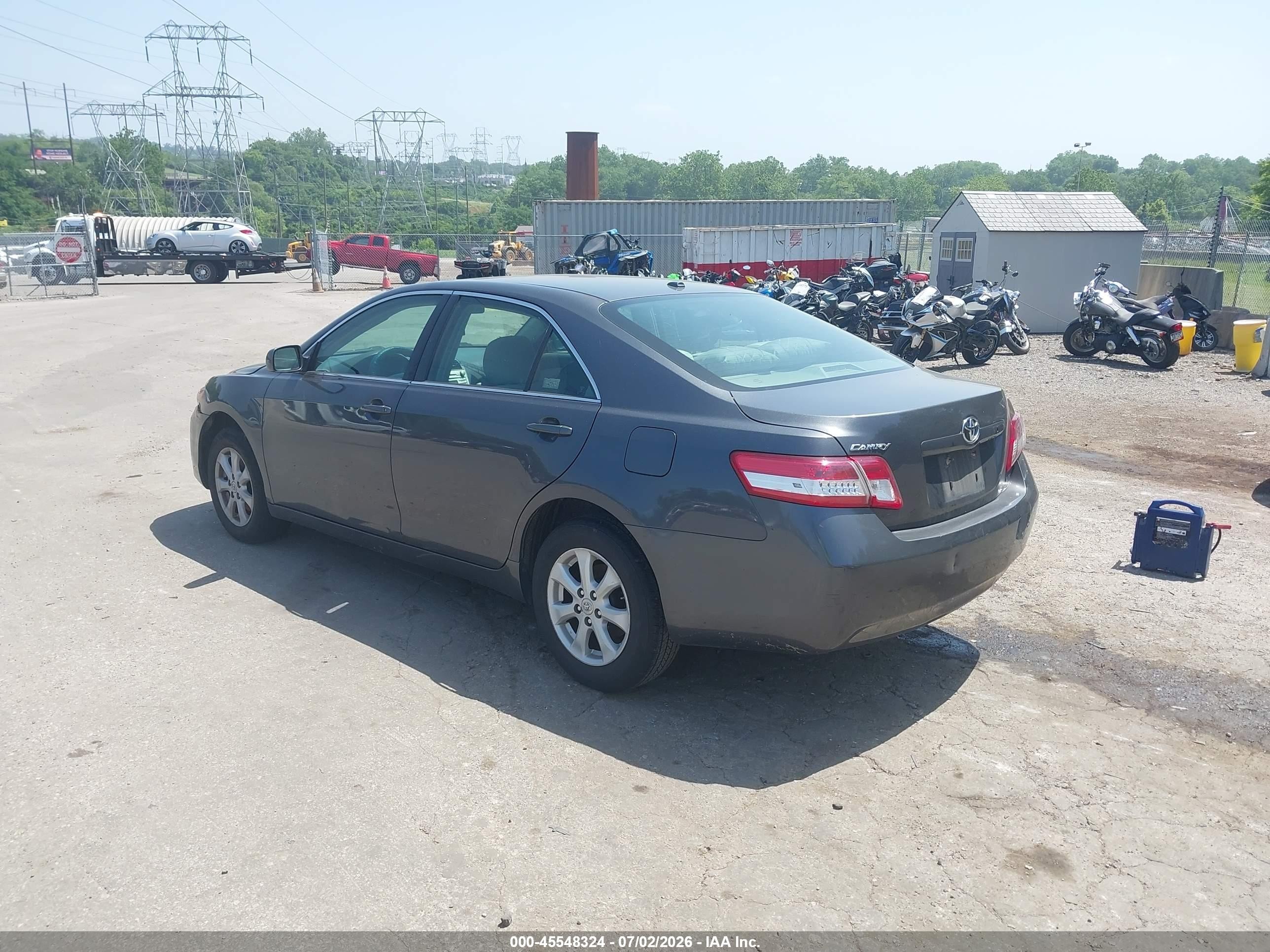 2011 Toyota Camry Le Gray vin: 4T1BF3EK4BU206559