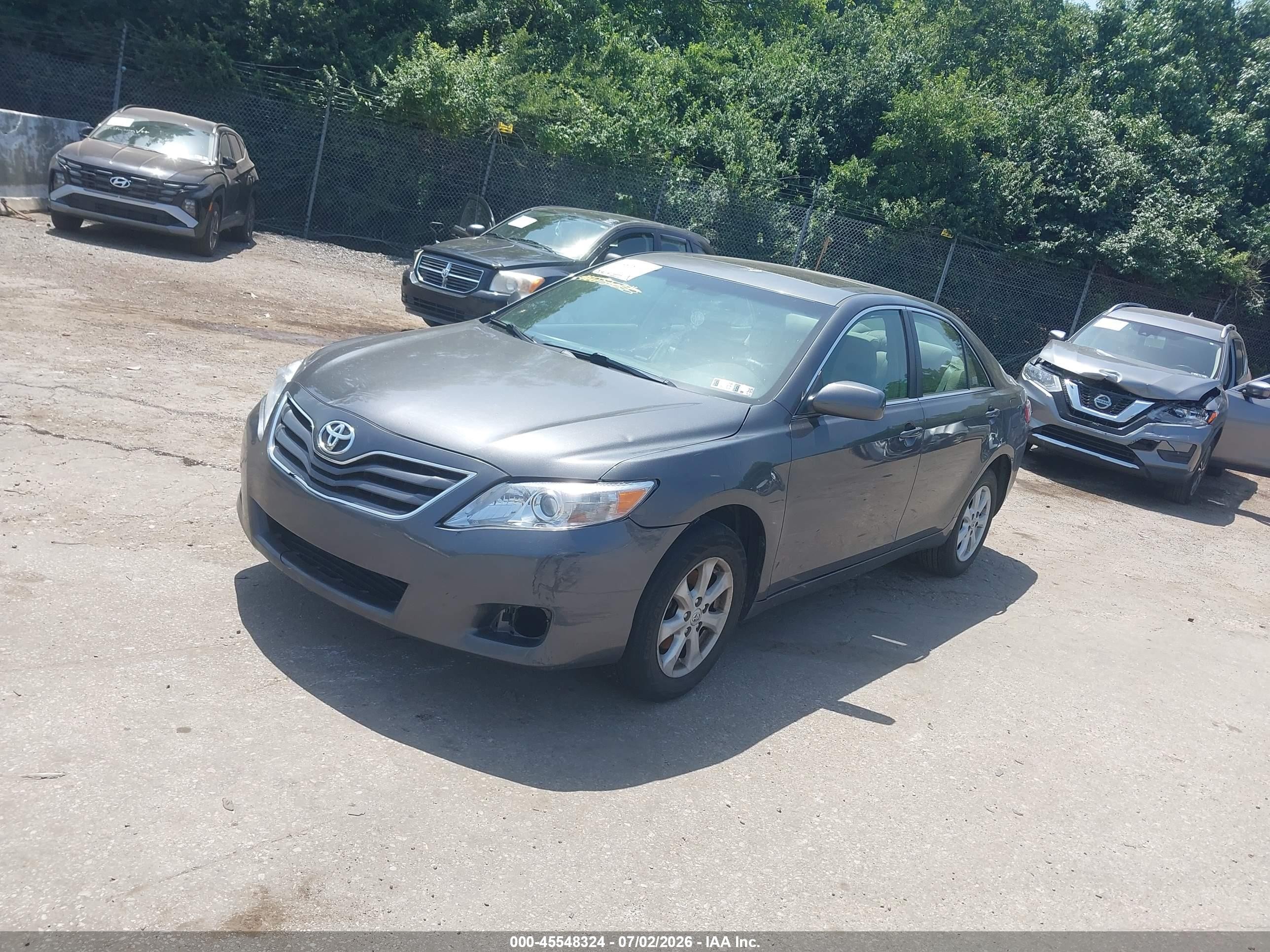 2011 Toyota Camry Le Gray vin: 4T1BF3EK4BU206559