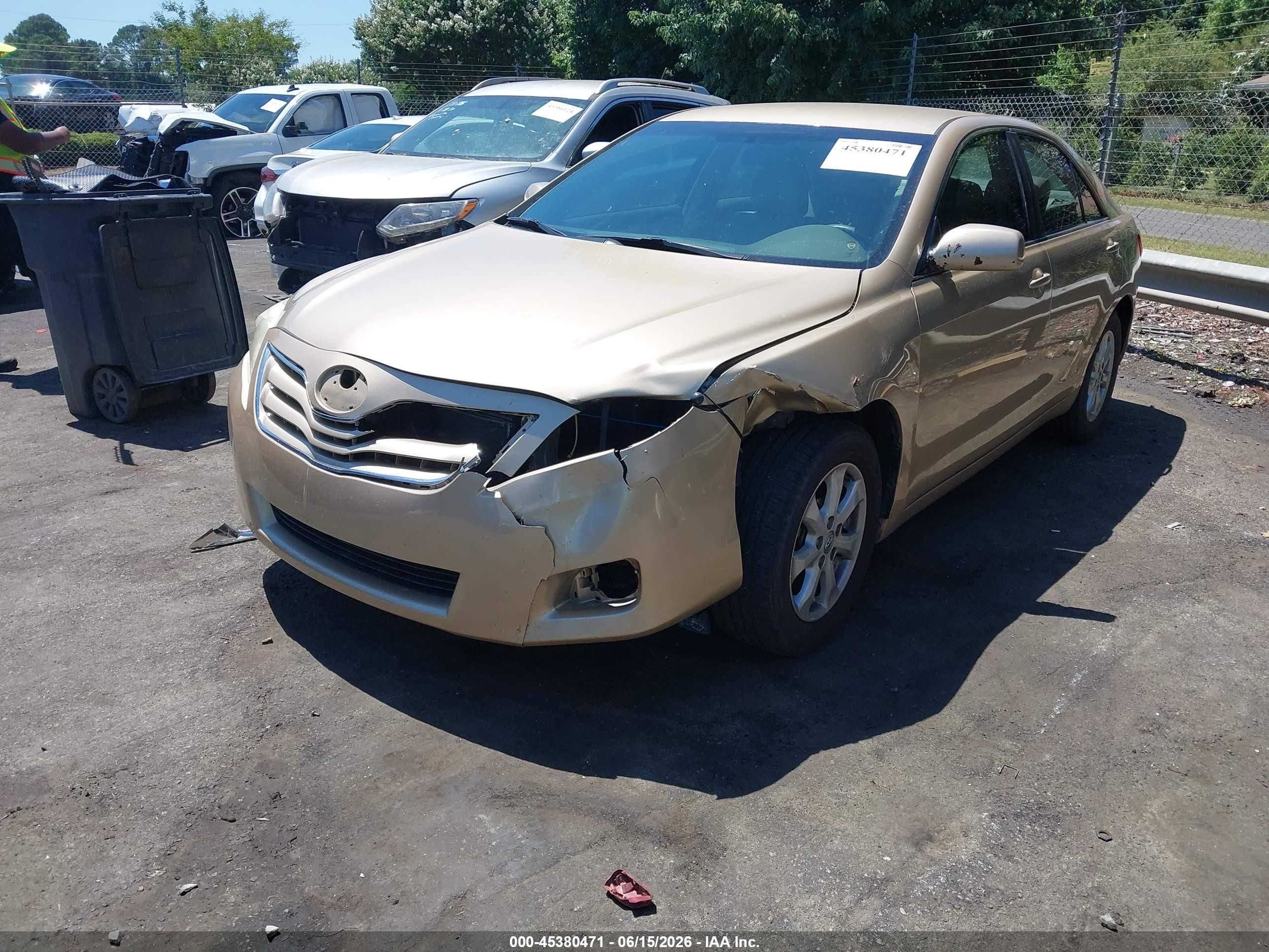 2011 Toyota Camry Le Gold vin: 4T1BF3EK4BU219490