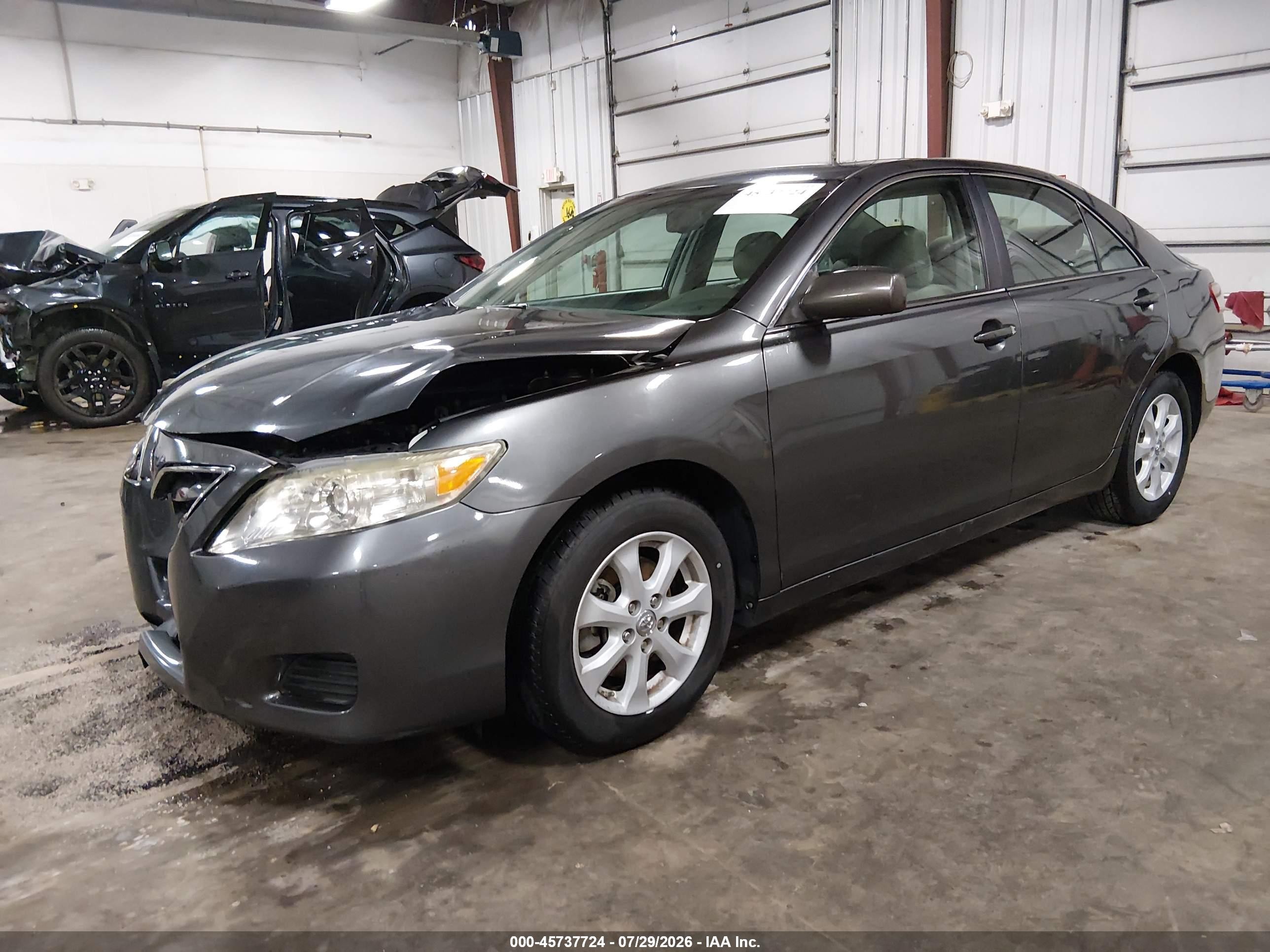 2011 Toyota Camry Le Gray vin: 4T1BF3EK4BU230893