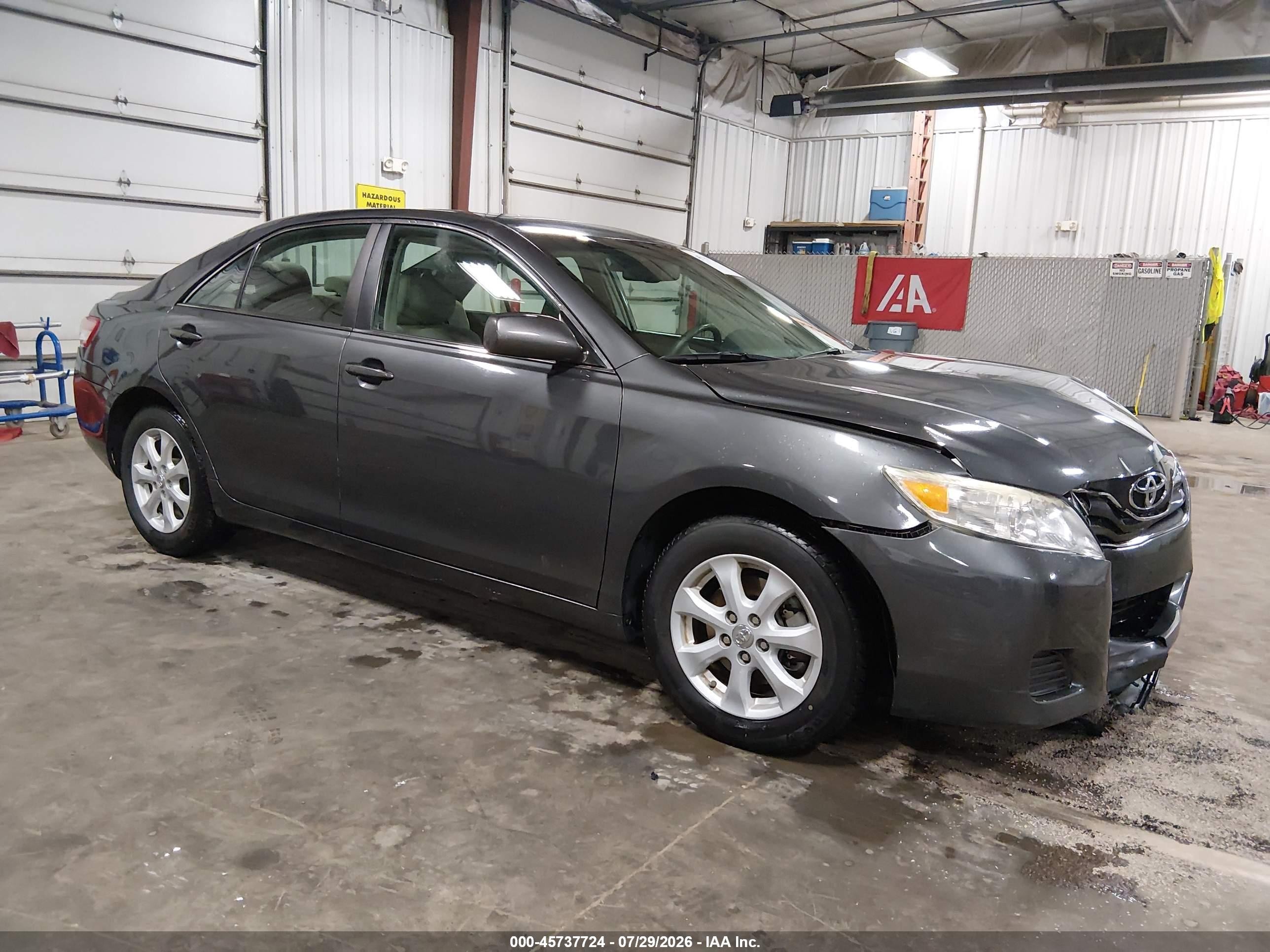 2011 Toyota Camry Le Gray vin: 4T1BF3EK4BU230893