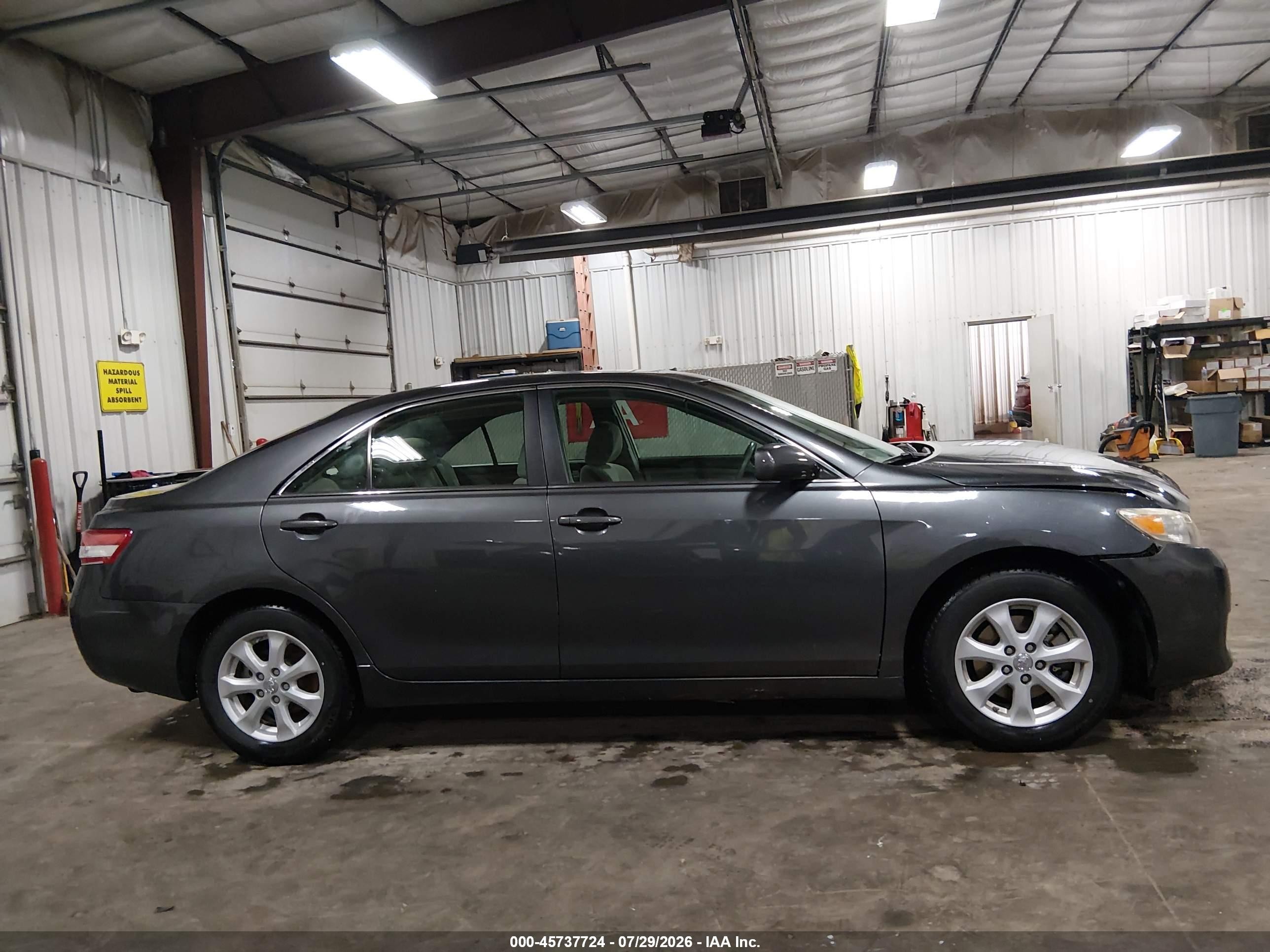 2011 Toyota Camry Le Gray vin: 4T1BF3EK4BU230893