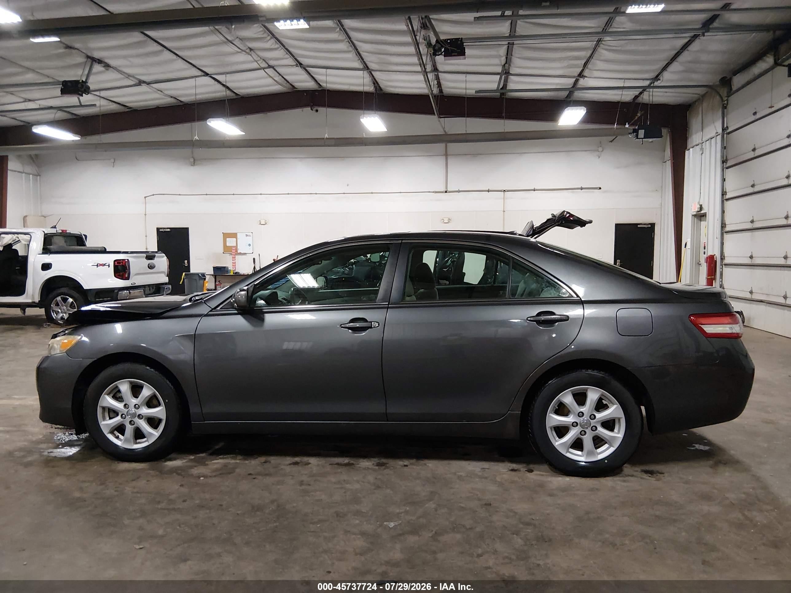 2011 Toyota Camry Le Gray vin: 4T1BF3EK4BU230893