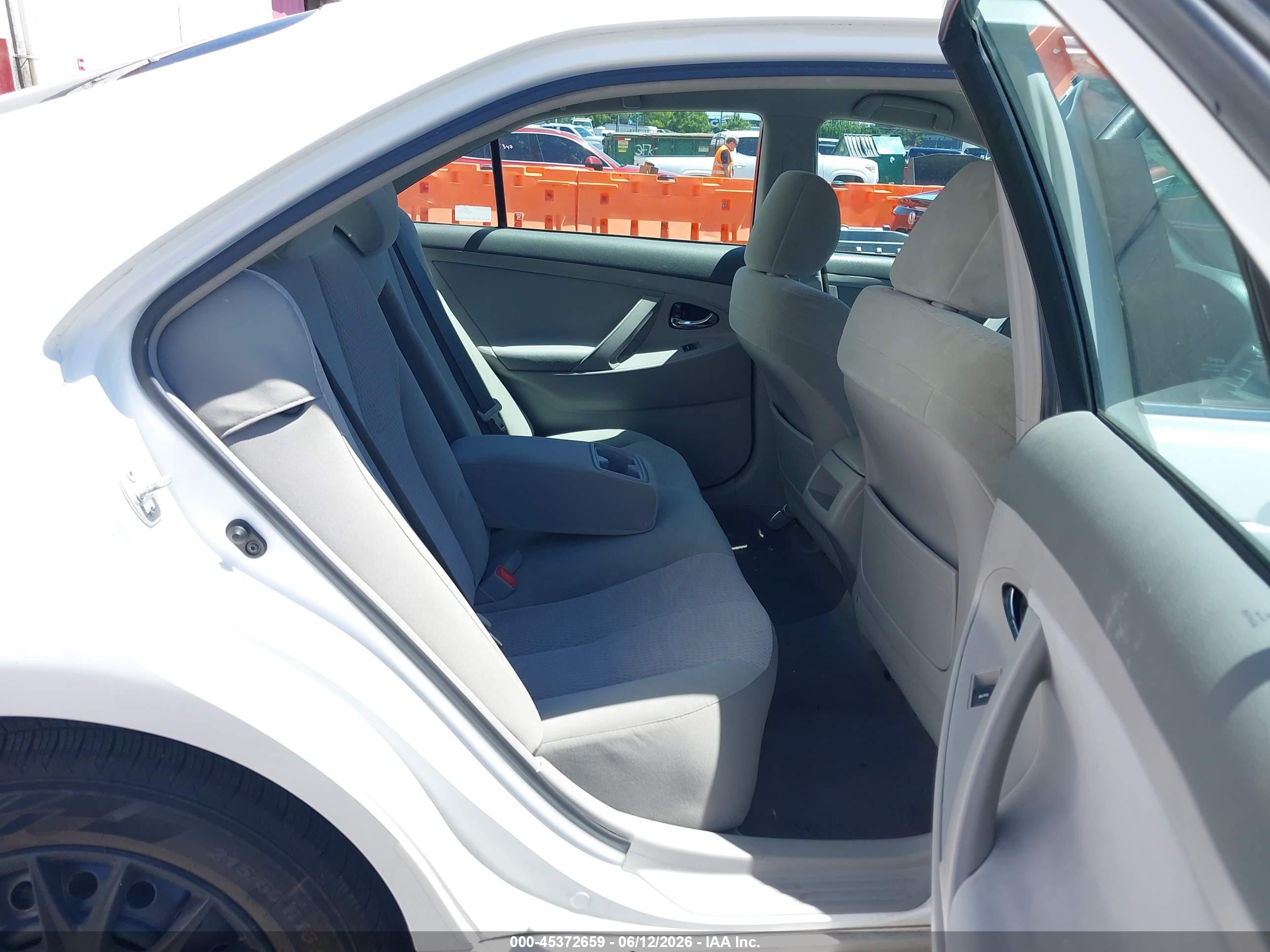 2011 Toyota Camry Le White vin: 4T1BF3EK4BU588141