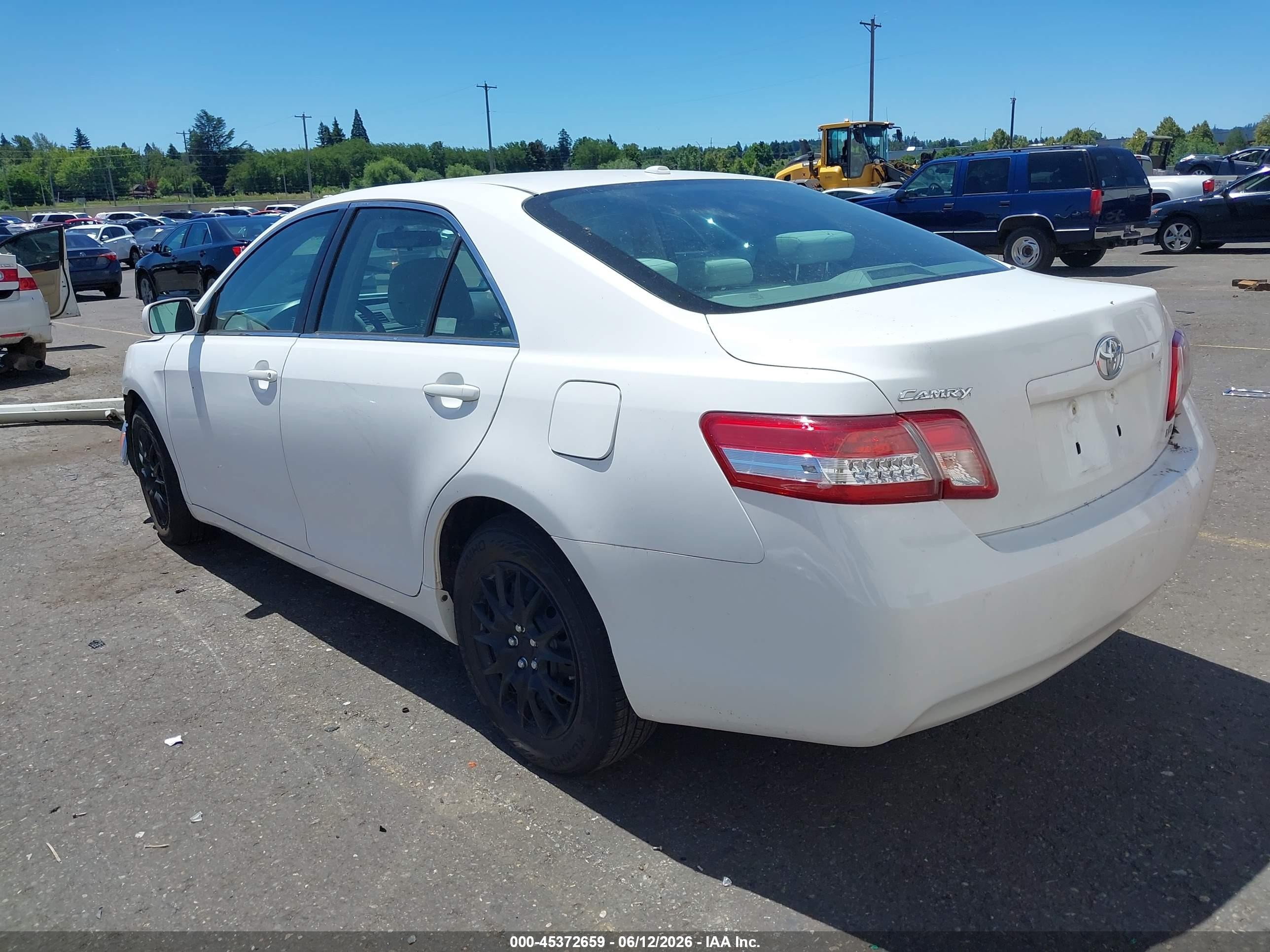 2011 Toyota Camry Le White vin: 4T1BF3EK4BU588141