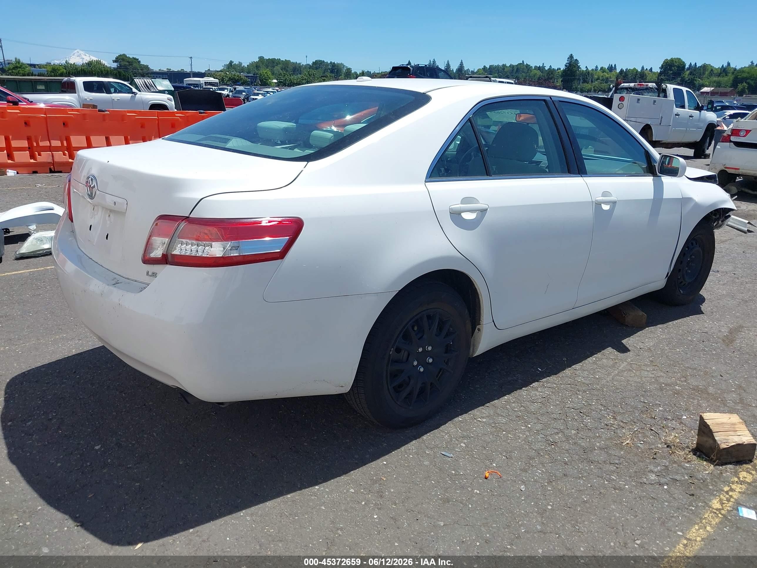 2011 Toyota Camry Le White vin: 4T1BF3EK4BU588141