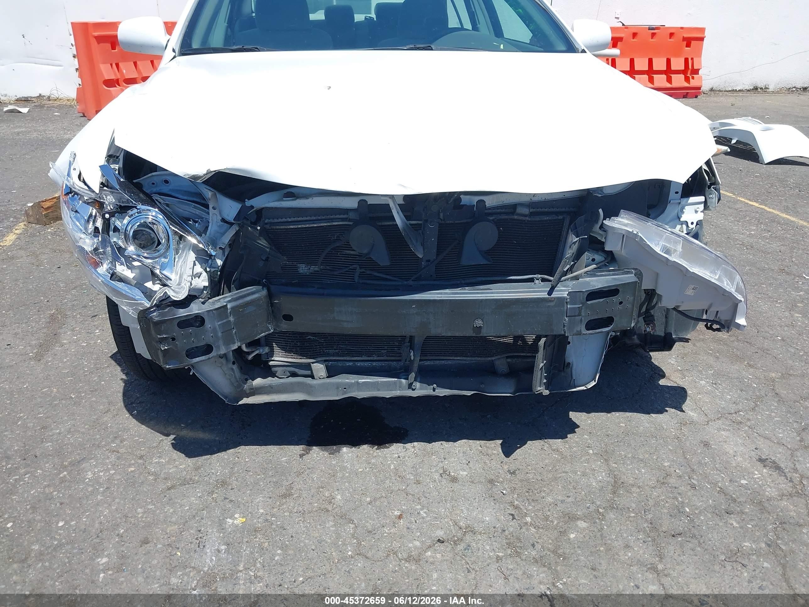 2011 Toyota Camry Le White vin: 4T1BF3EK4BU588141