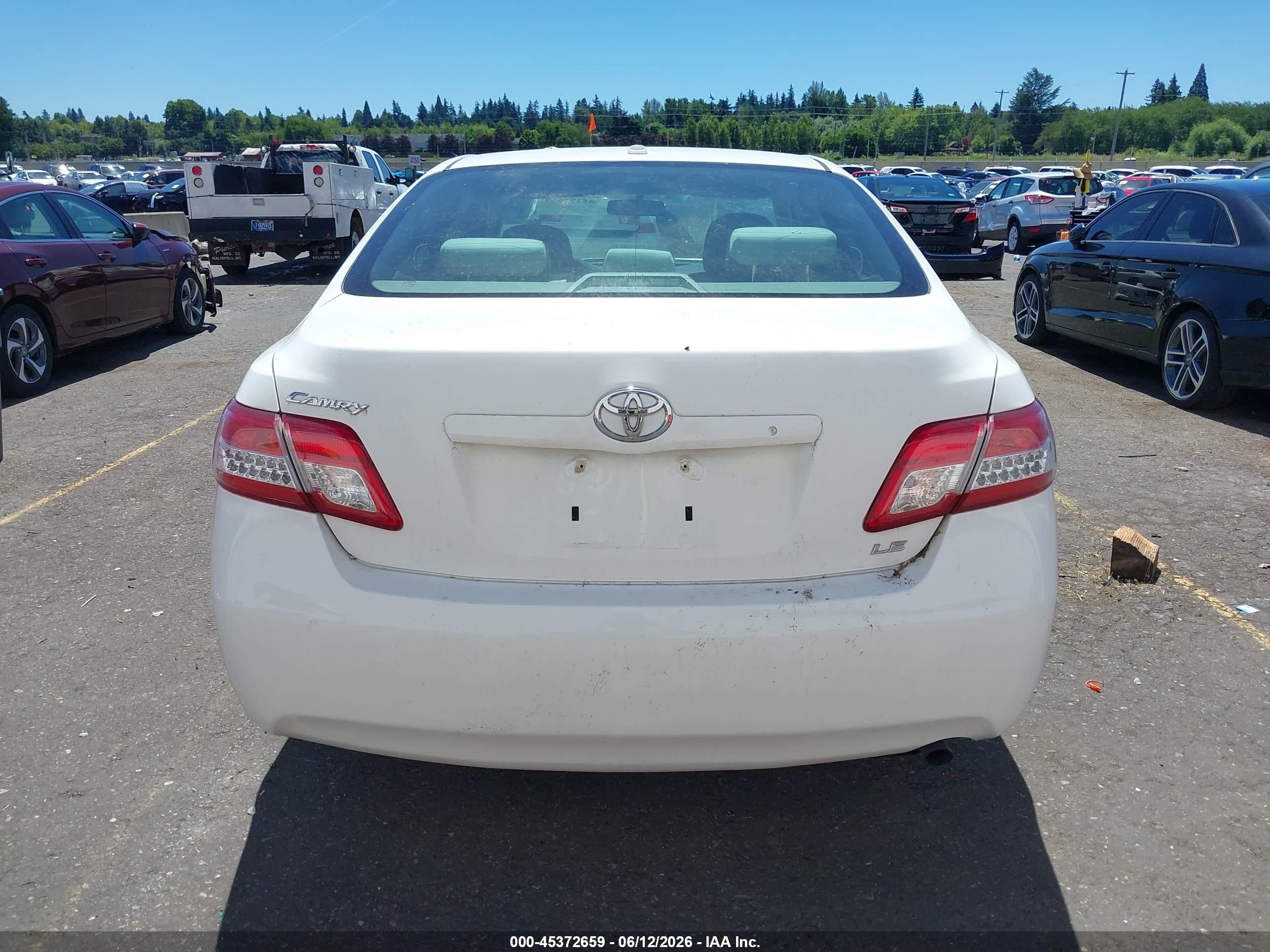 2011 Toyota Camry Le White vin: 4T1BF3EK4BU588141