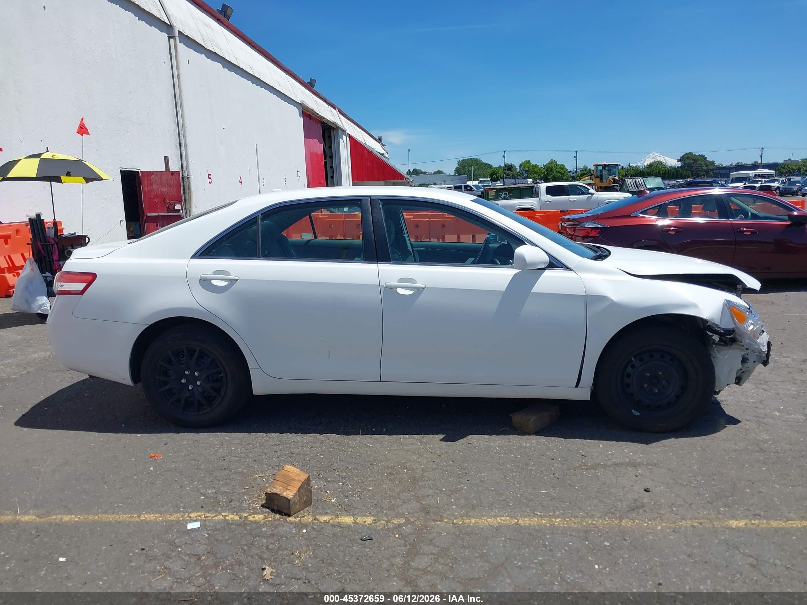 2011 Toyota Camry Le White vin: 4T1BF3EK4BU588141