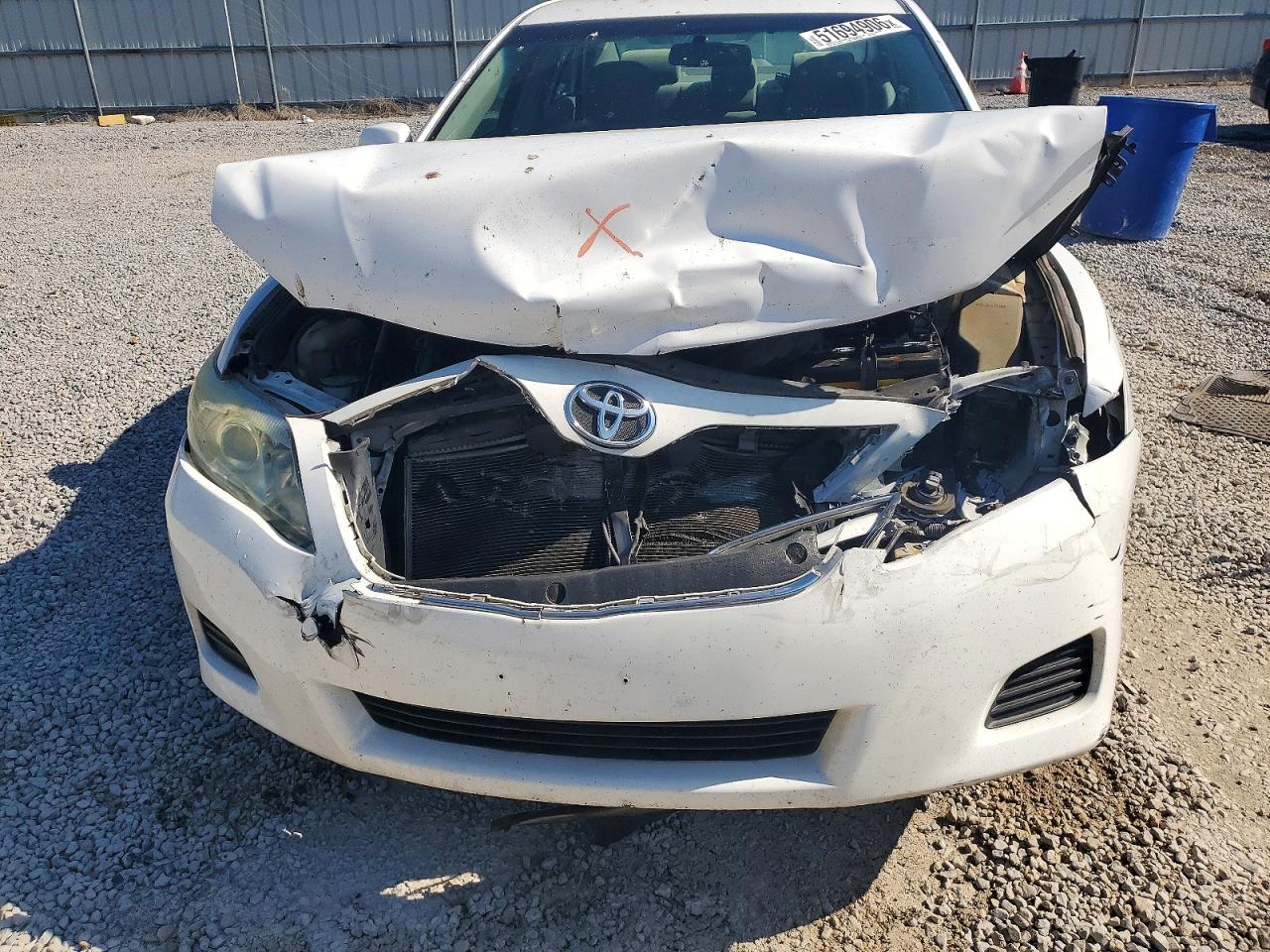 2011 Toyota Camry Le White vin: 4T1BF3EK4BU601034