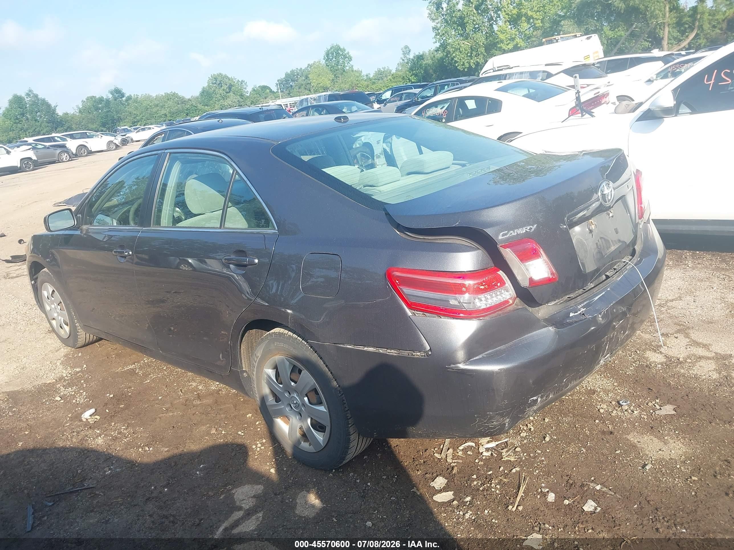 2011 Toyota Camry Le Gray vin: 4T1BF3EK4BU606119