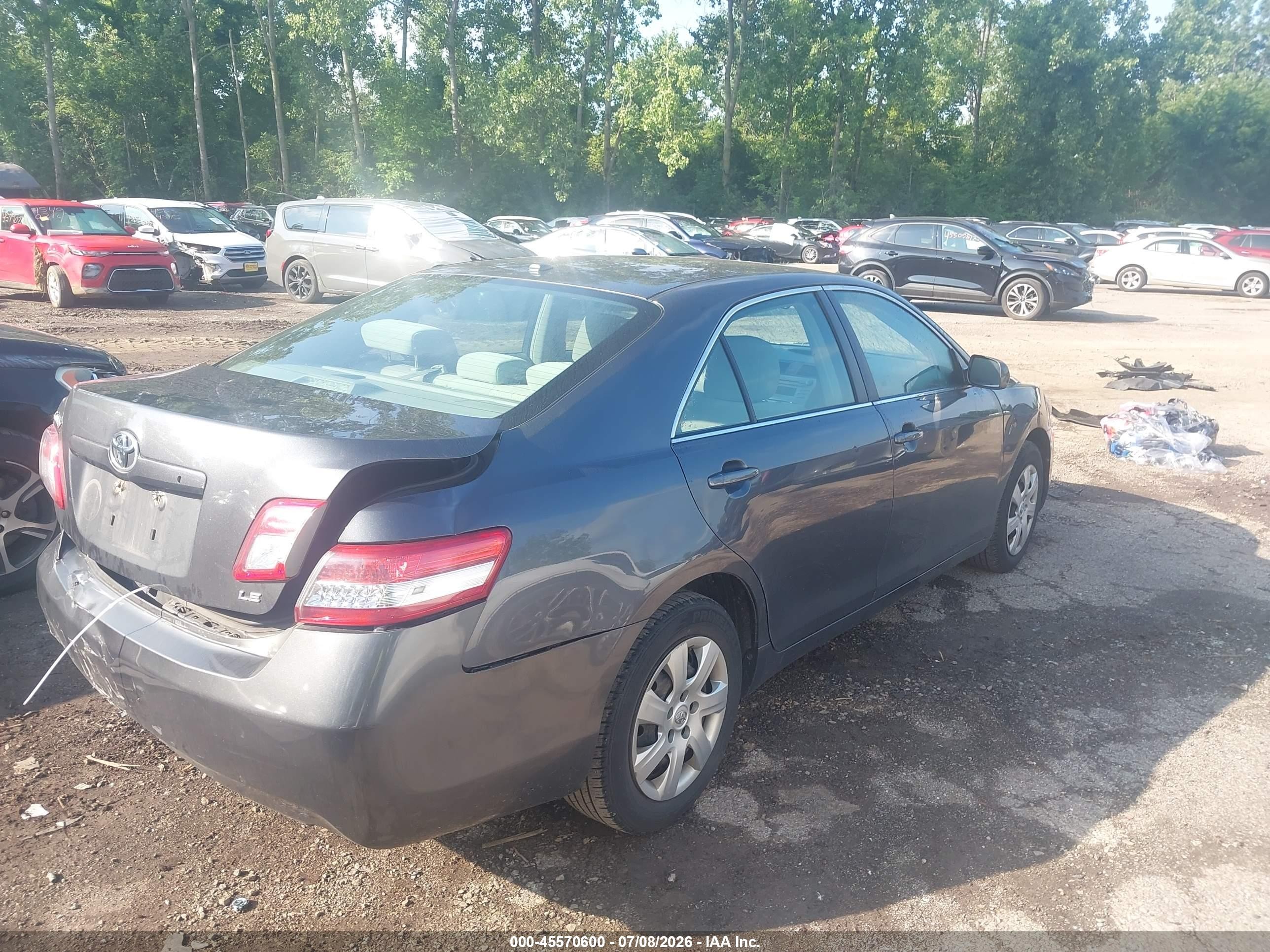 2011 Toyota Camry Le Gray vin: 4T1BF3EK4BU606119