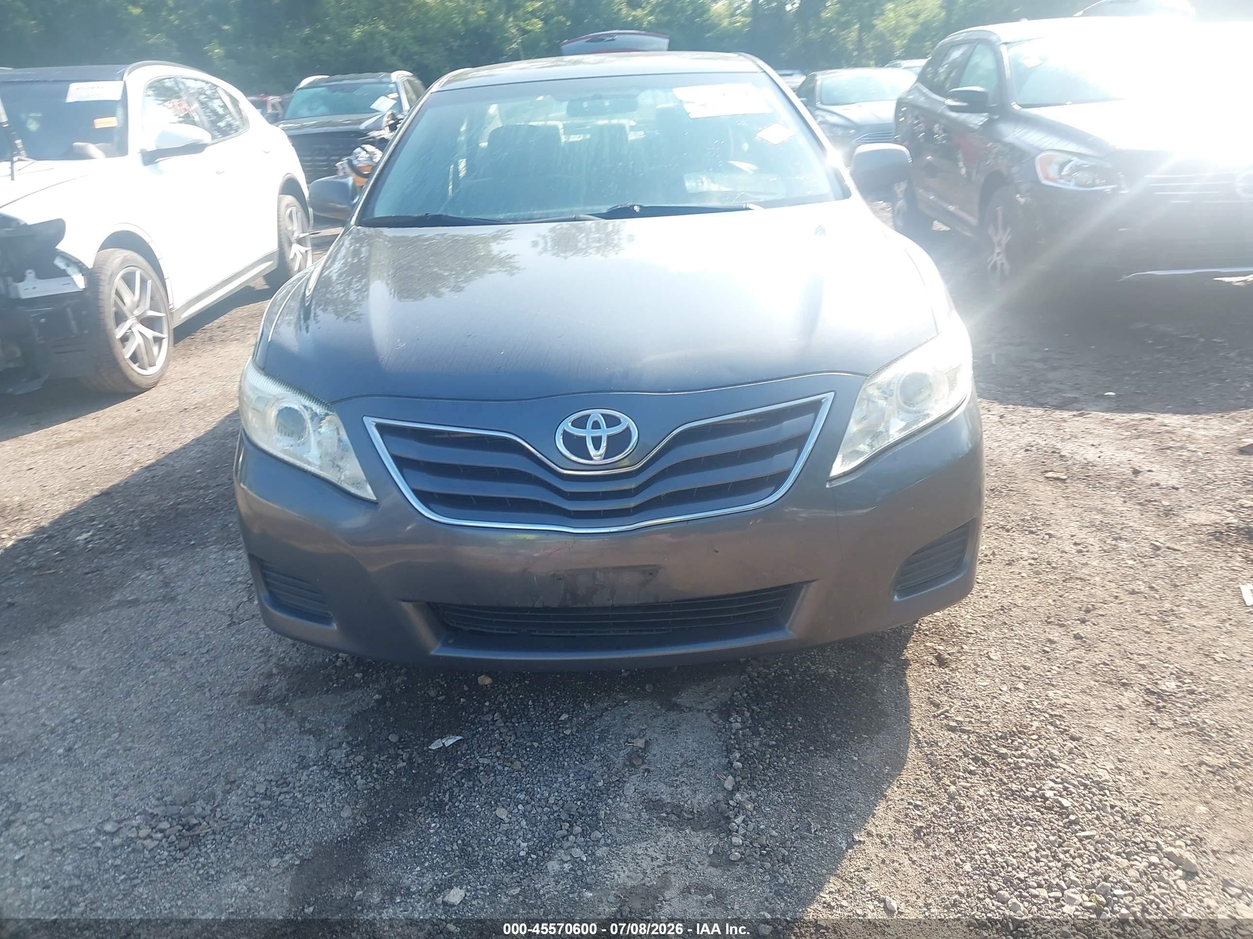 2011 Toyota Camry Le Gray vin: 4T1BF3EK4BU606119