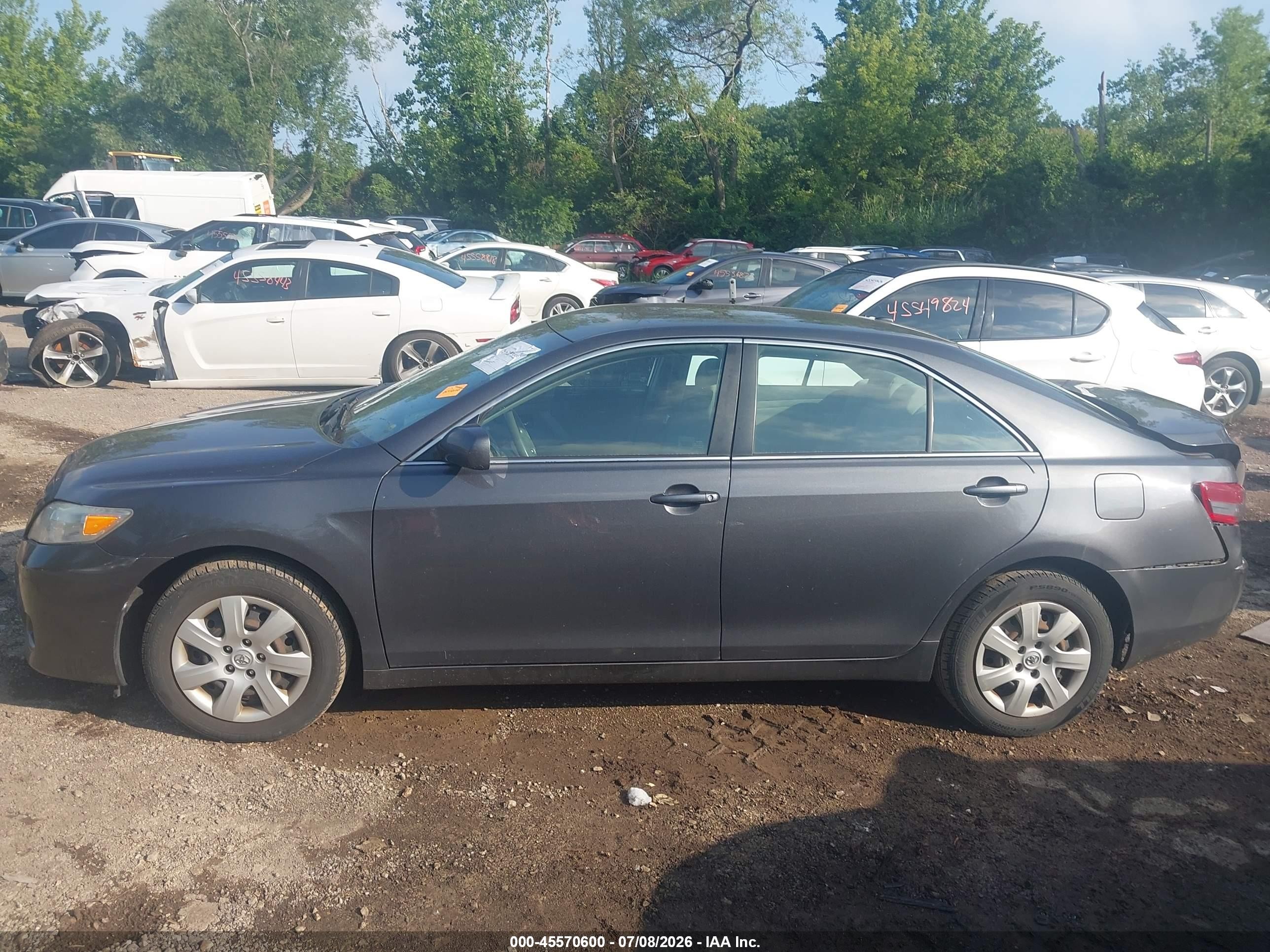 2011 Toyota Camry Le Gray vin: 4T1BF3EK4BU606119