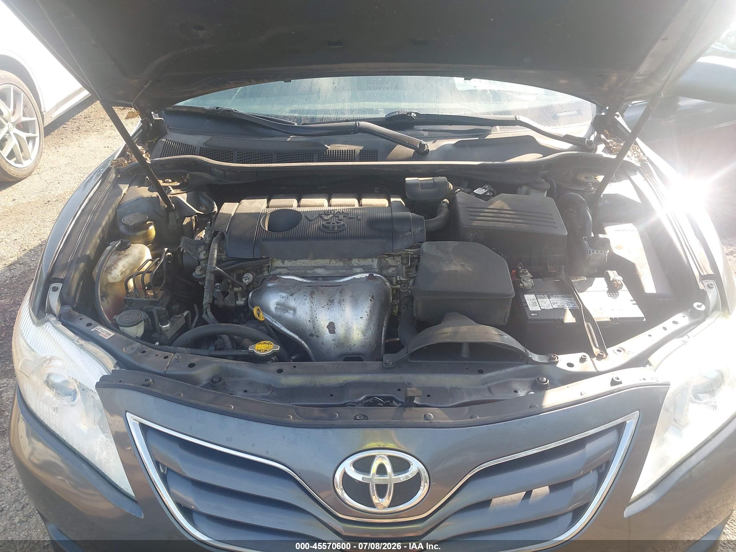 2011 Toyota Camry Le Gray vin: 4T1BF3EK4BU606119