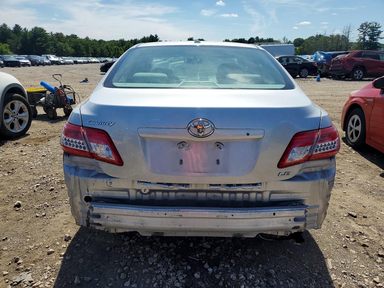 2011 Toyota Camry Le Серебряный vin: 4T1BF3EK4BU608209