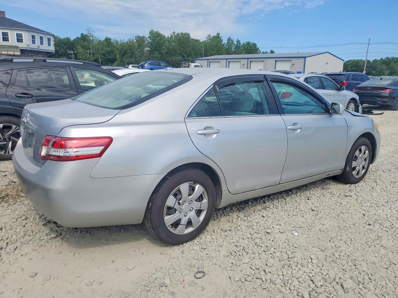 2011 Toyota Camry Le Silver vin: 4T1BF3EK4BU614155