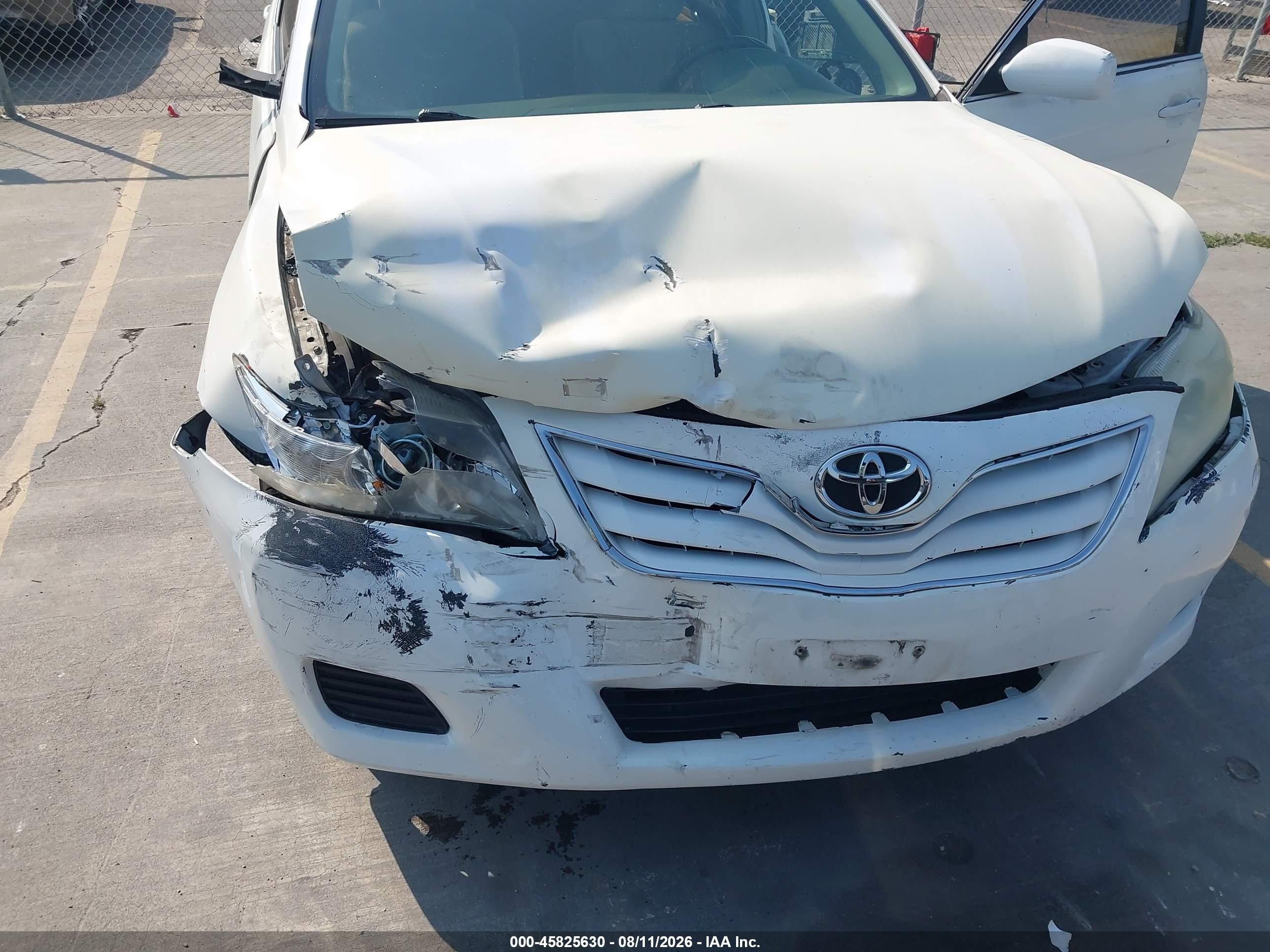 2011 Toyota Camry Le White vin: 4T1BF3EK4BU615497