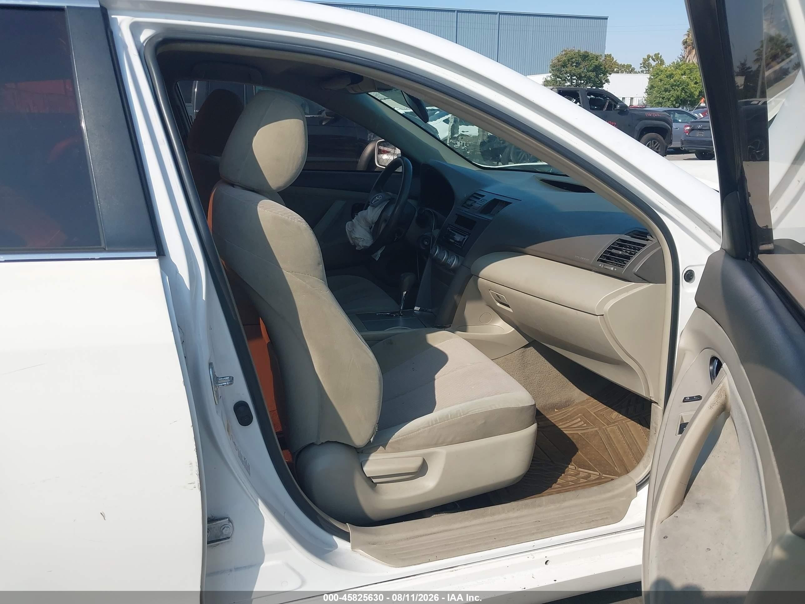 2011 Toyota Camry Le White vin: 4T1BF3EK4BU615497