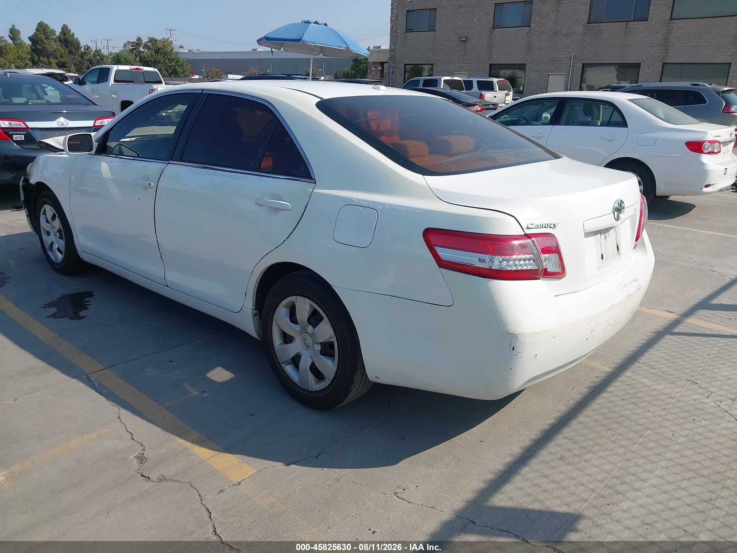 2011 Toyota Camry Le White vin: 4T1BF3EK4BU615497