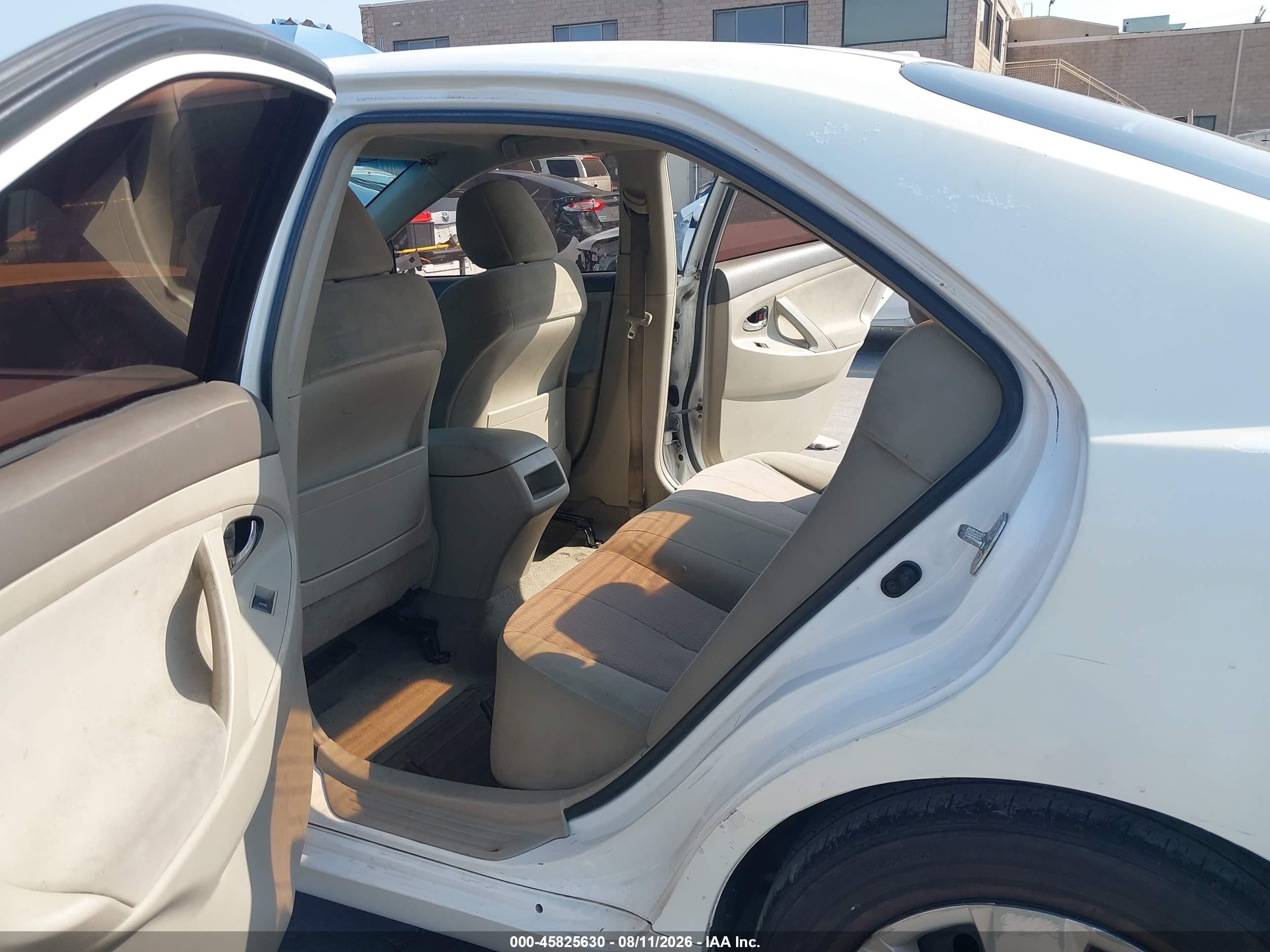 2011 Toyota Camry Le White vin: 4T1BF3EK4BU615497