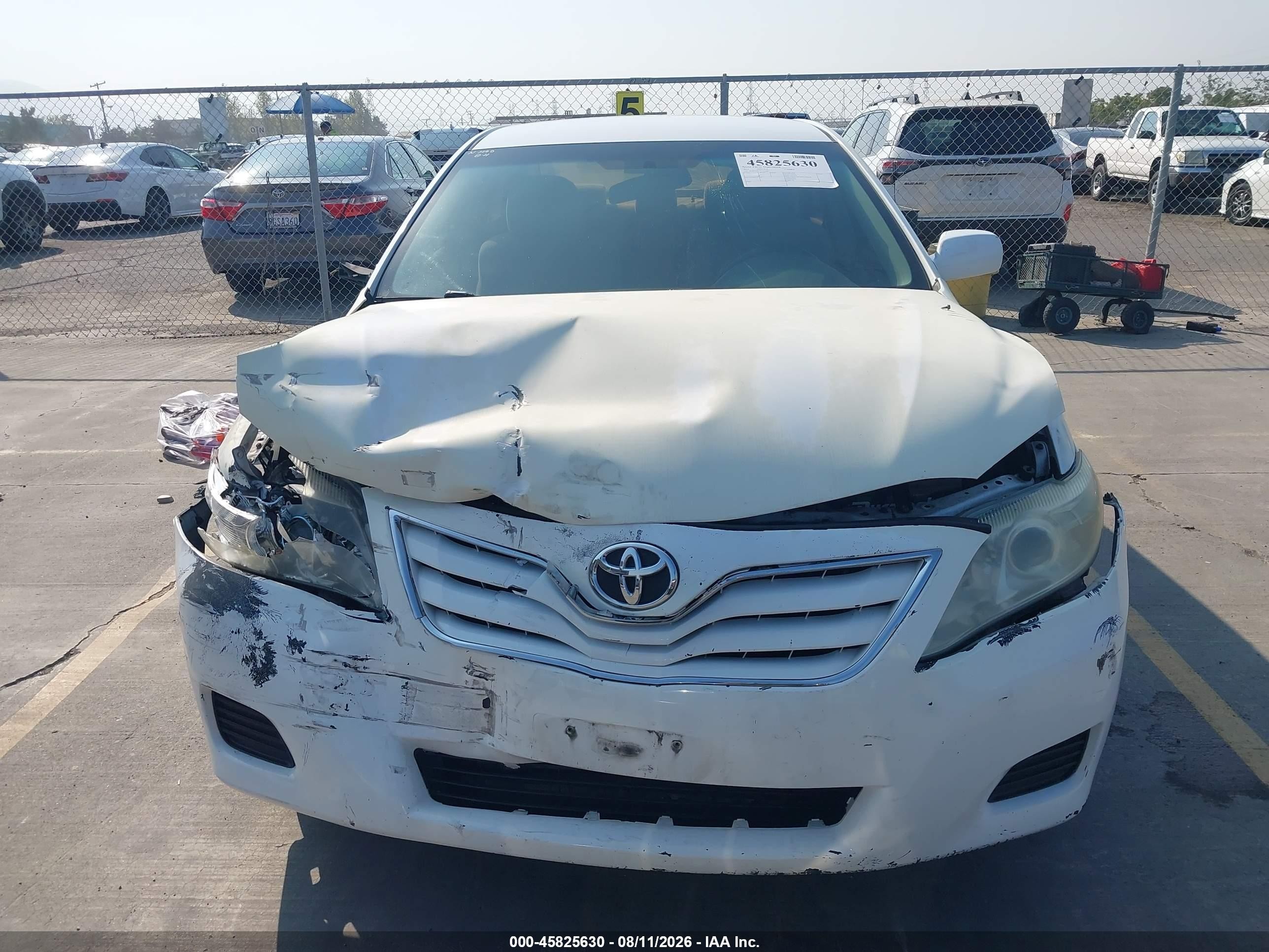 2011 Toyota Camry Le White vin: 4T1BF3EK4BU615497